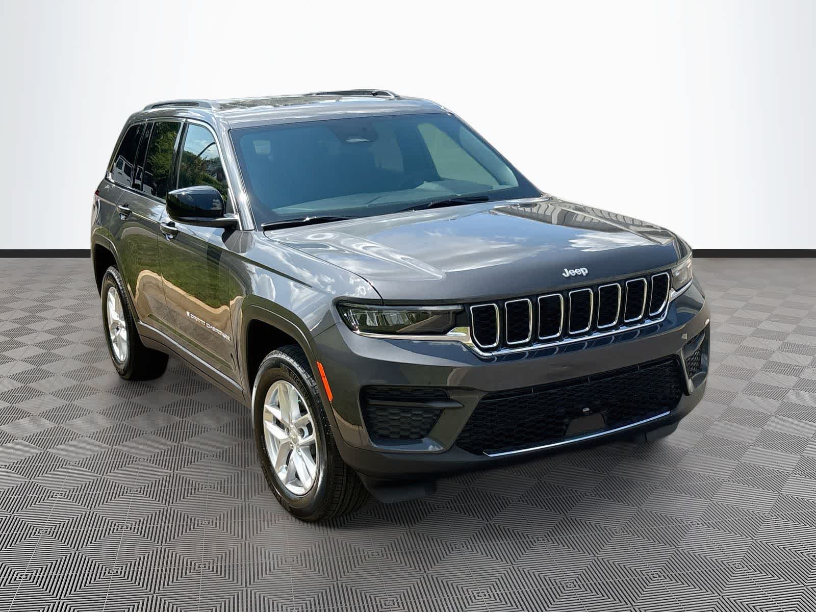 2026 Jeep Grand Cherokee GRAND CHEROKEE LAREDO X 4X4