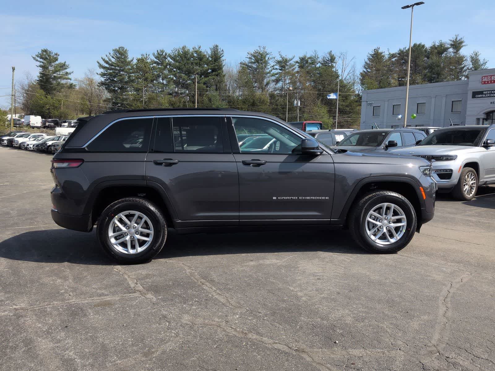 2026 Jeep Grand Cherokee GRAND CHEROKEE LAREDO X 4X4