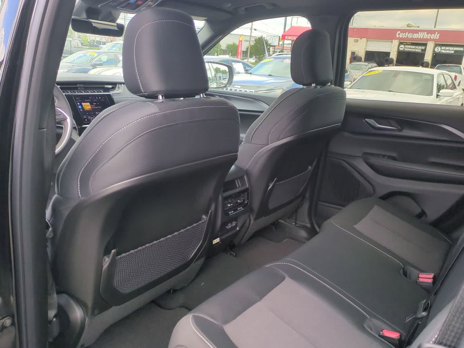 2026 Jeep Grand Cherokee GRAND CHEROKEE LAREDO X 4X4