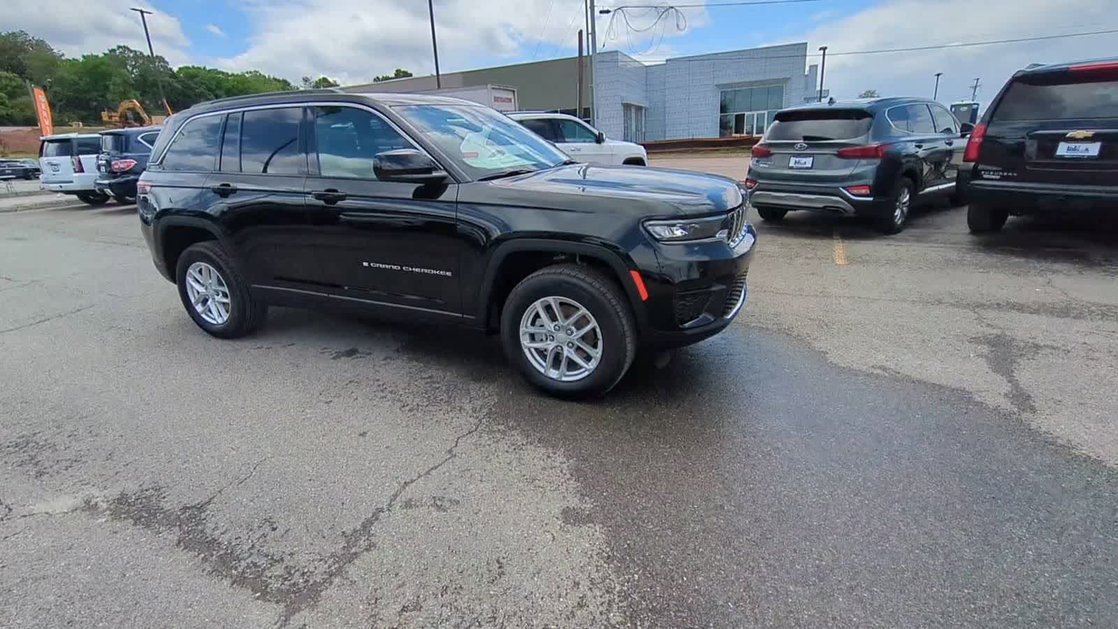 2026 Jeep Grand Cherokee GRAND CHEROKEE LAREDO X 4X4