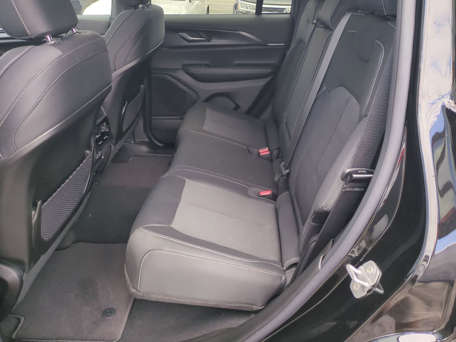 2026 Jeep Grand Cherokee GRAND CHEROKEE LAREDO X 4X4