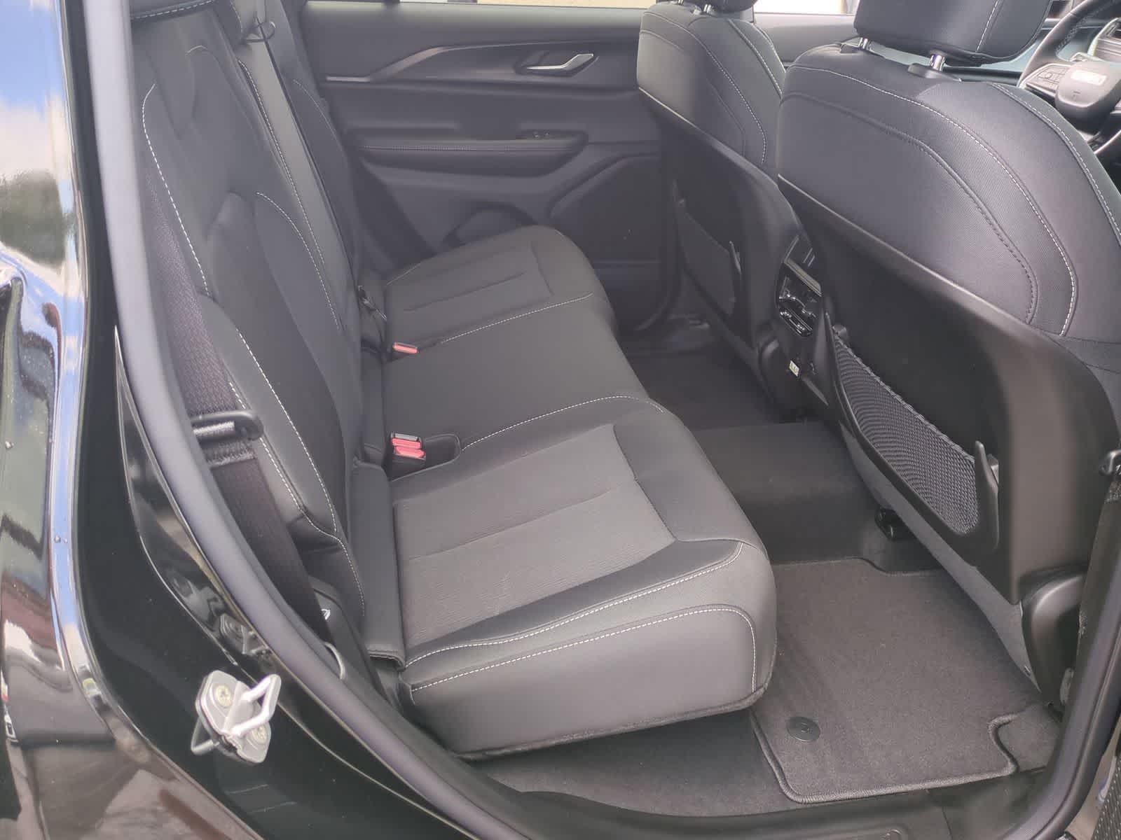 2026 Jeep Grand Cherokee GRAND CHEROKEE LAREDO X 4X4