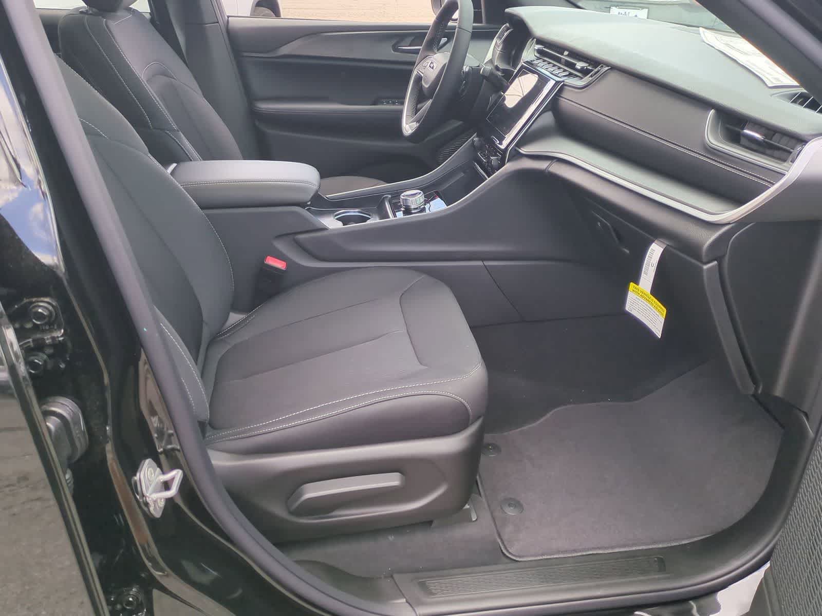 2026 Jeep Grand Cherokee GRAND CHEROKEE LAREDO X 4X4