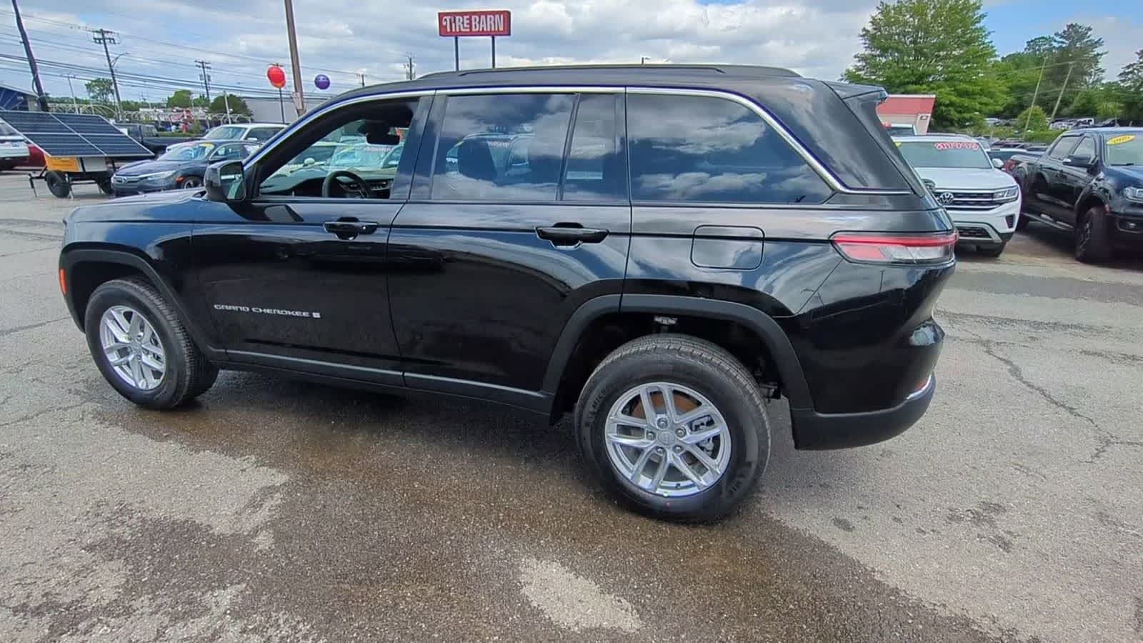 2026 Jeep Grand Cherokee GRAND CHEROKEE LAREDO X 4X4