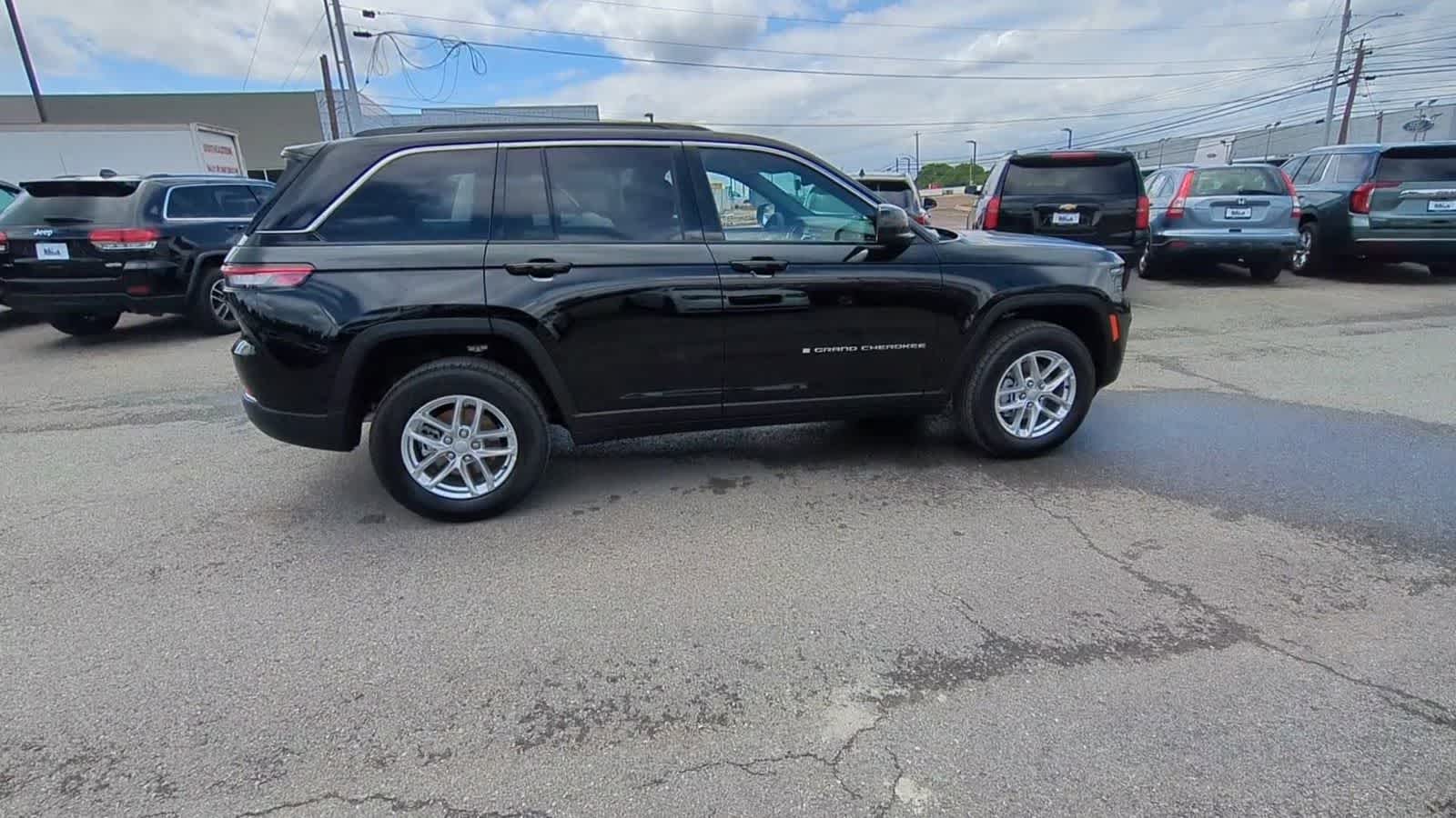 2026 Jeep Grand Cherokee GRAND CHEROKEE LAREDO X 4X4