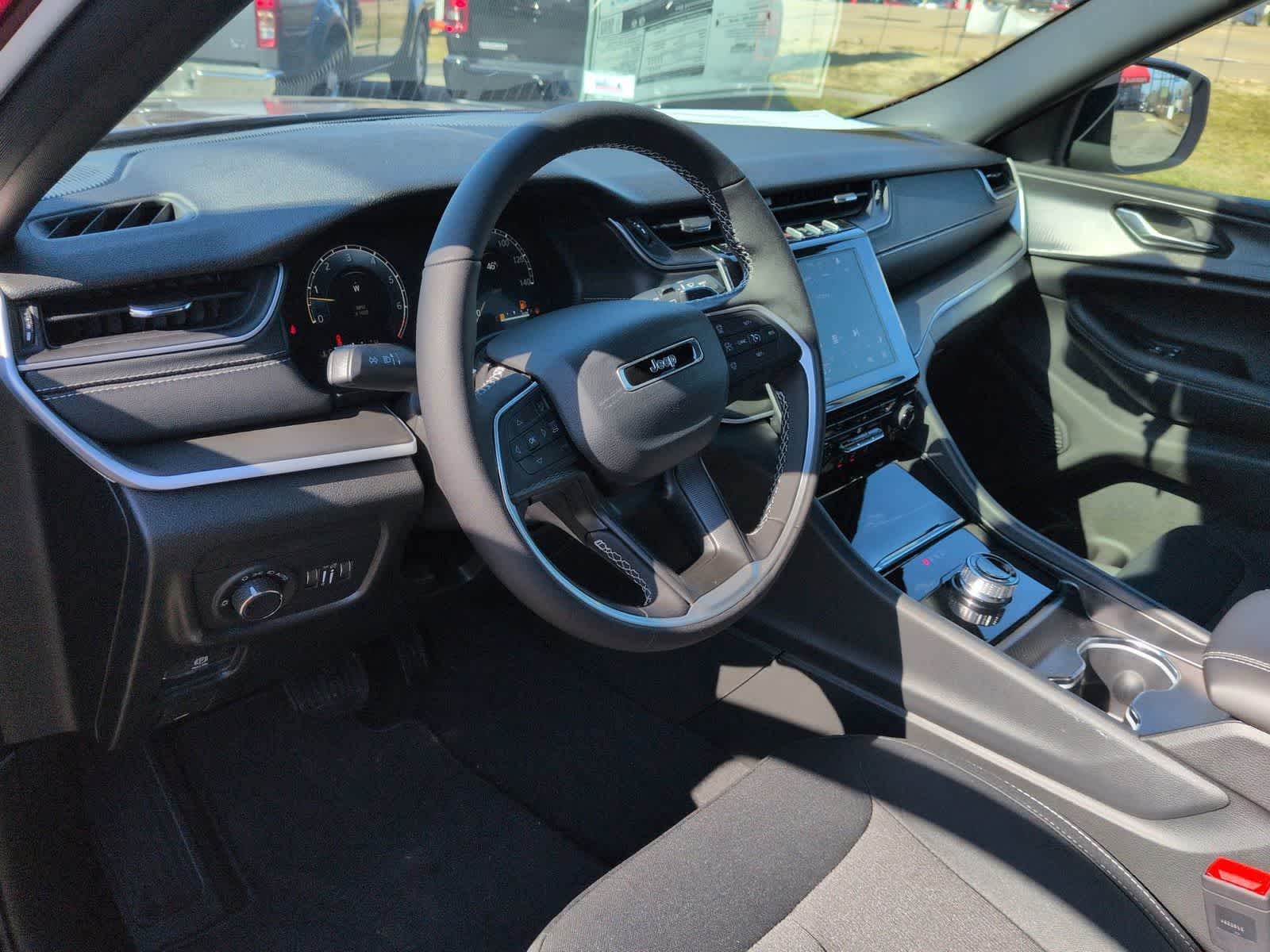 2026 Jeep Grand Cherokee GRAND CHEROKEE LAREDO X 4X4