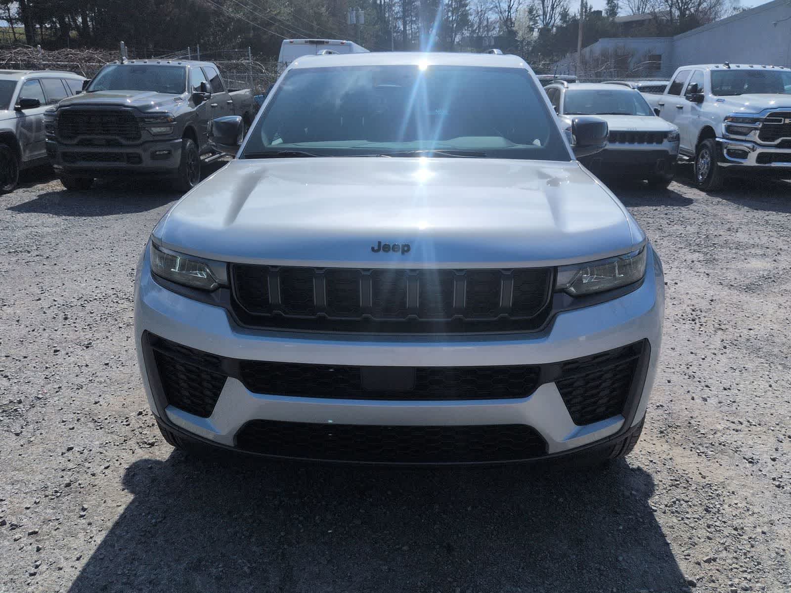 2026 Jeep Grand Cherokee GRAND CHEROKEE LAREDO ALTITUDE 4X4