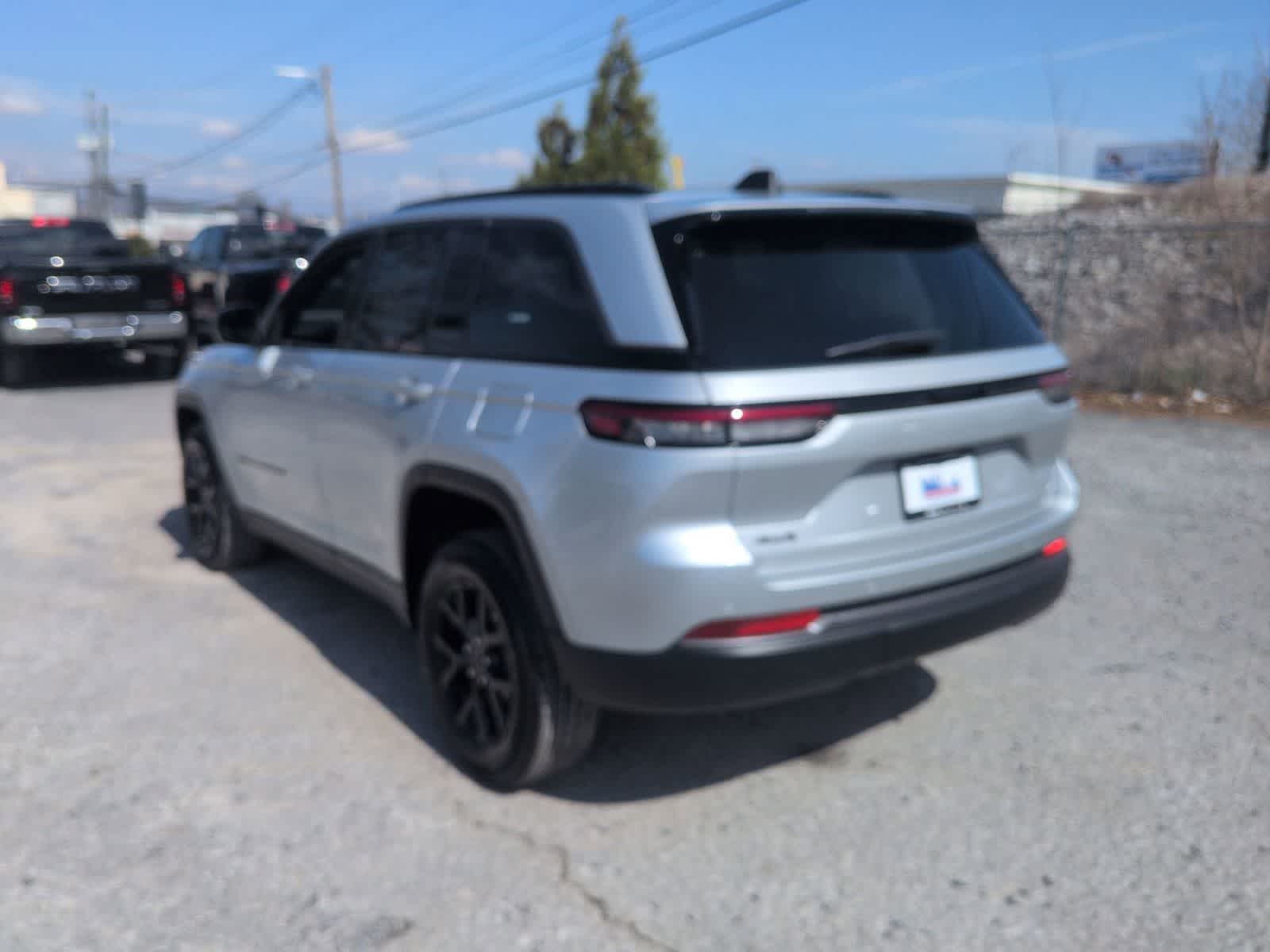 2026 Jeep Grand Cherokee GRAND CHEROKEE LAREDO ALTITUDE 4X4