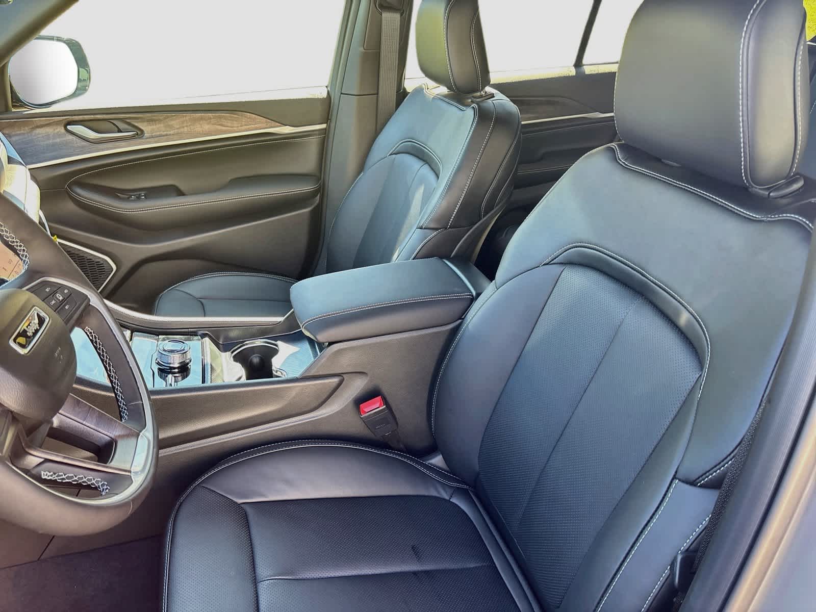 2027 Jeep Grand Cherokee GRAND CHEROKEE LIMITED RESERVE 4X4