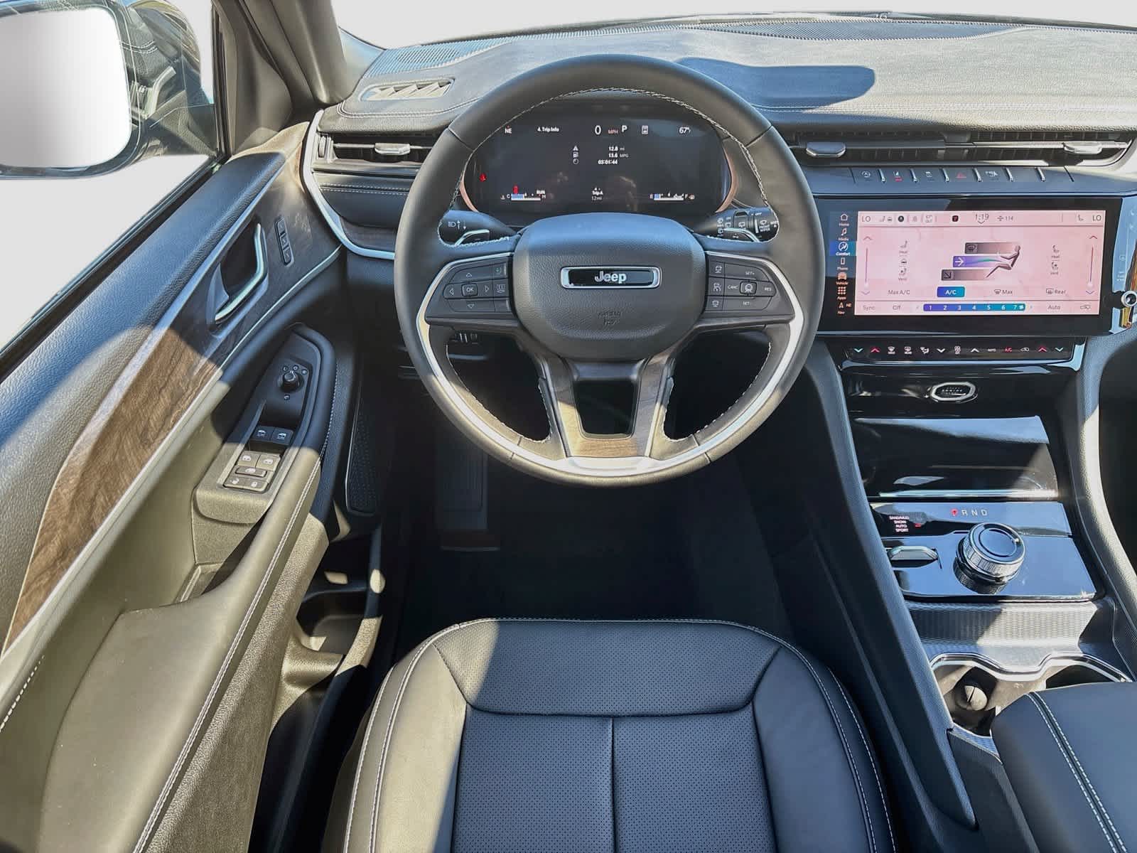 2027 Jeep Grand Cherokee GRAND CHEROKEE LIMITED RESERVE 4X4
