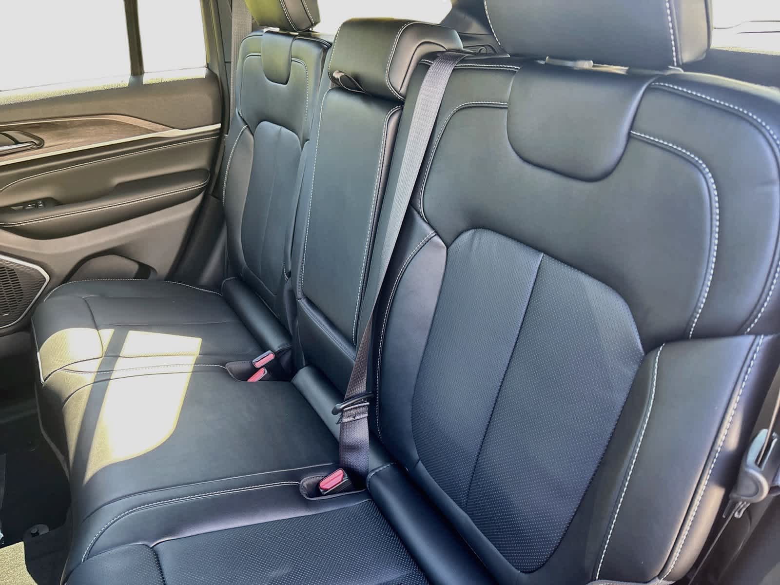 2027 Jeep Grand Cherokee GRAND CHEROKEE LIMITED RESERVE 4X4