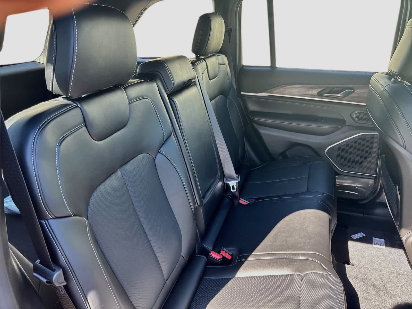 2027 Jeep Grand Cherokee GRAND CHEROKEE LIMITED RESERVE 4X4