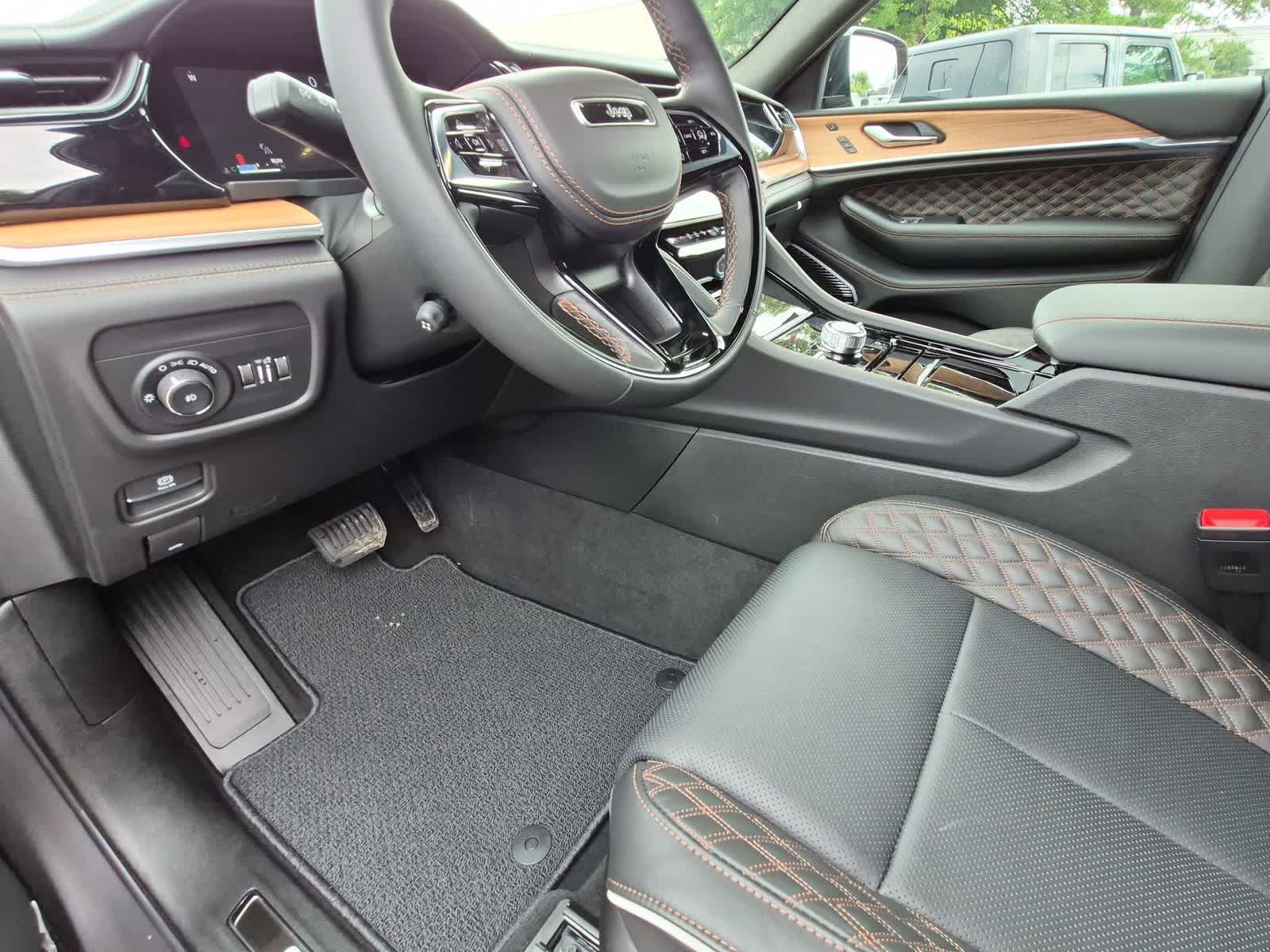 2026 Jeep Grand Cherokee GRAND CHEROKEE SUMMIT 4X4