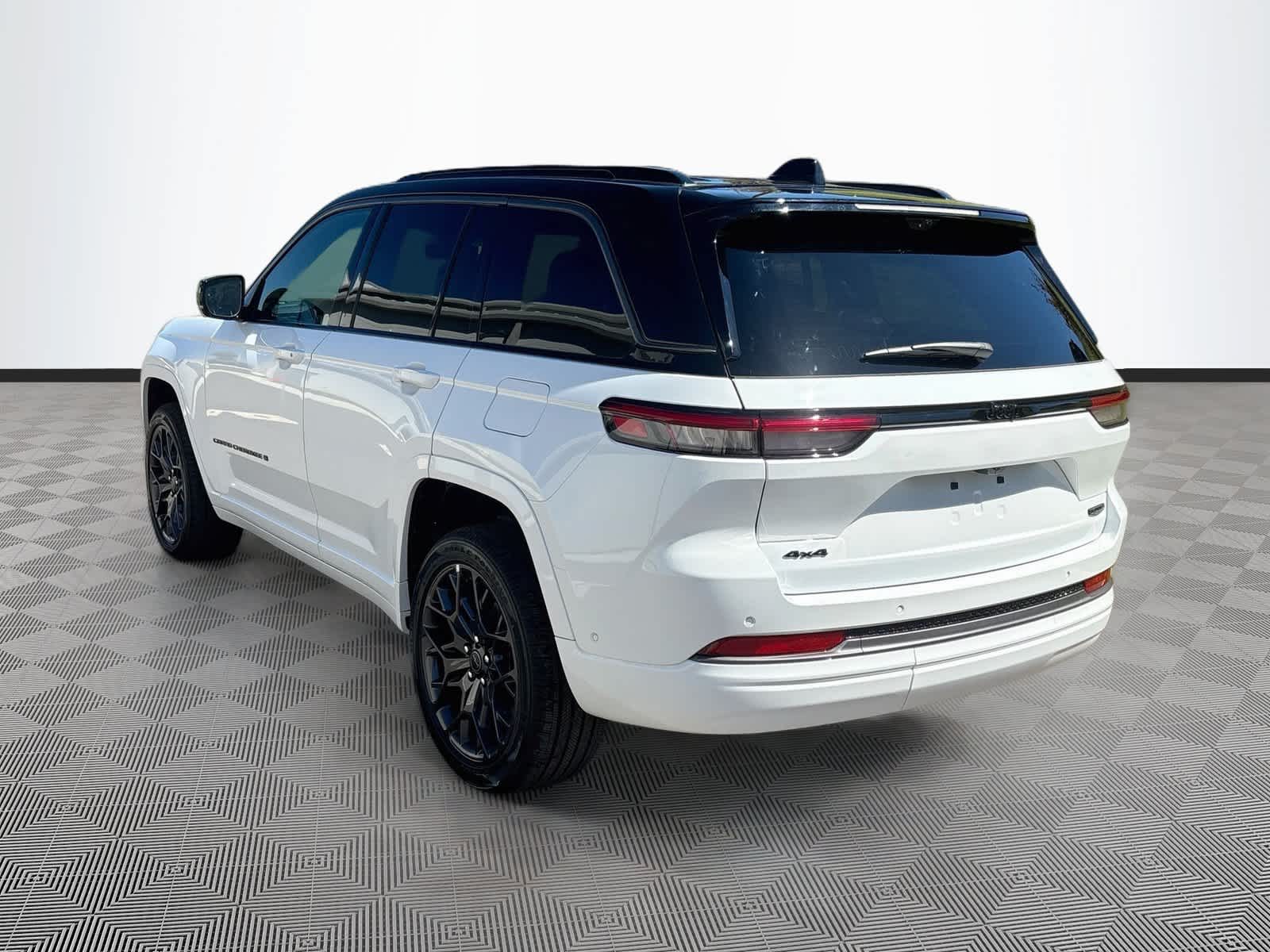 2027 Jeep Grand Cherokee GRAND CHEROKEE SUMMIT 4X4