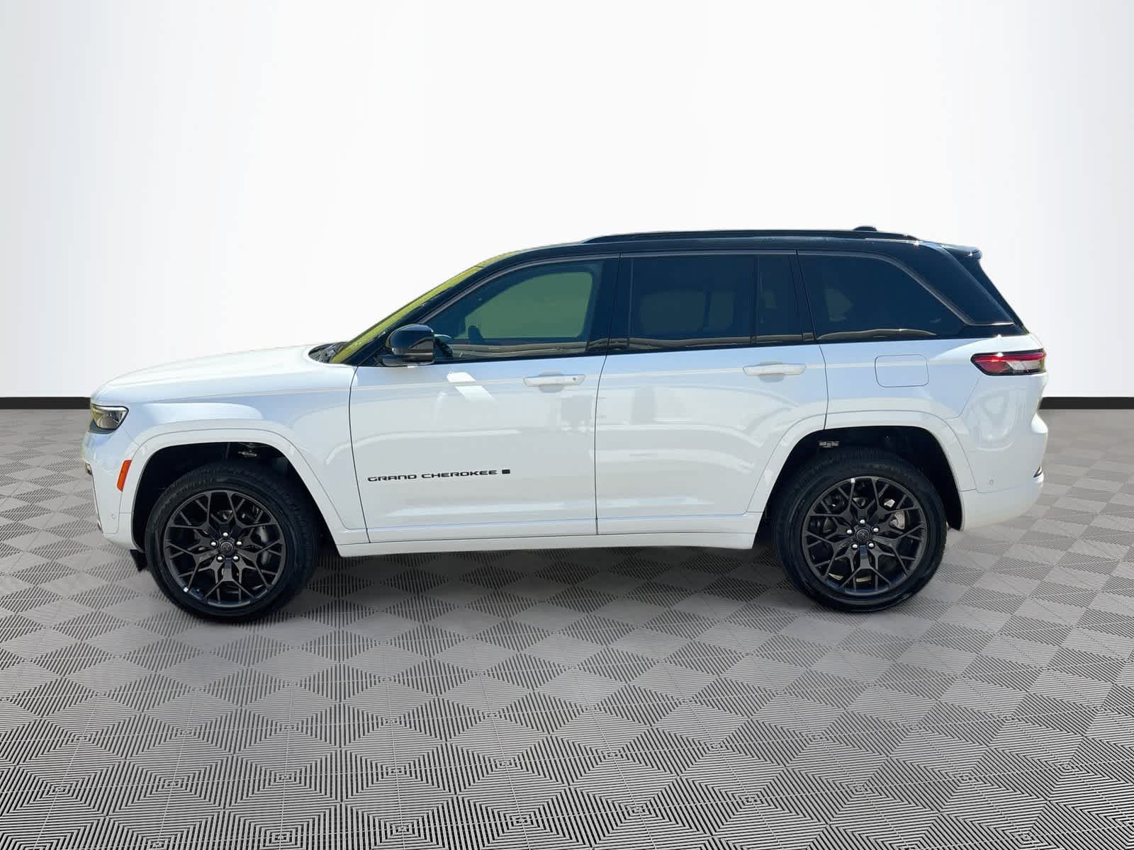 2027 Jeep Grand Cherokee GRAND CHEROKEE SUMMIT 4X4