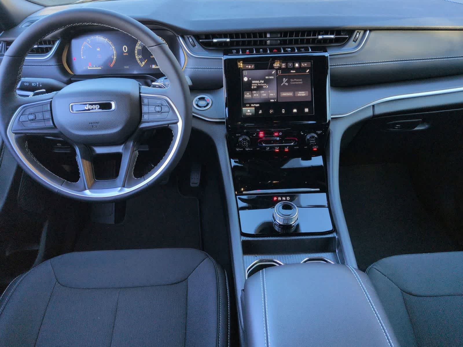 2025 Jeep Grand Cherokee GRAND CHEROKEE L LAREDO X 4X4