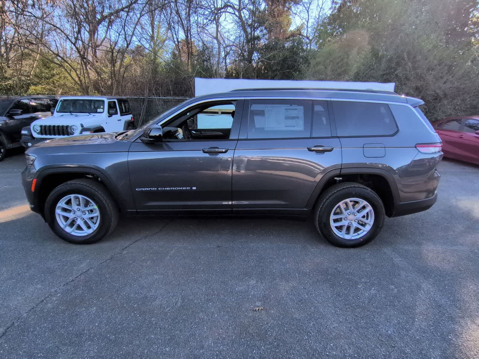 2025 Jeep Grand Cherokee GRAND CHEROKEE L LAREDO X 4X4