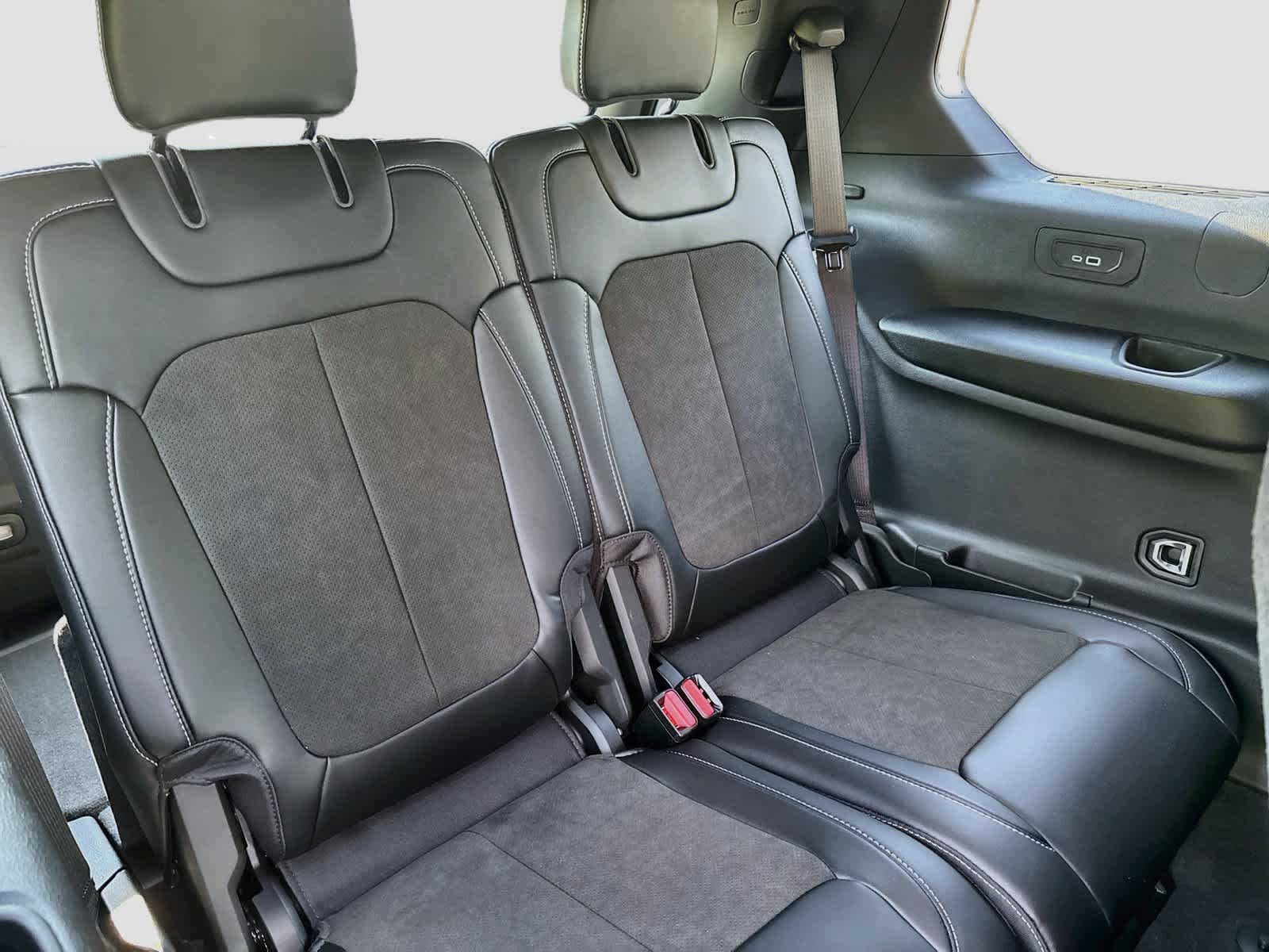 2027 Jeep Grand Cherokee GRAND CHEROKEE L LAREDO ALTITUDE 4X4