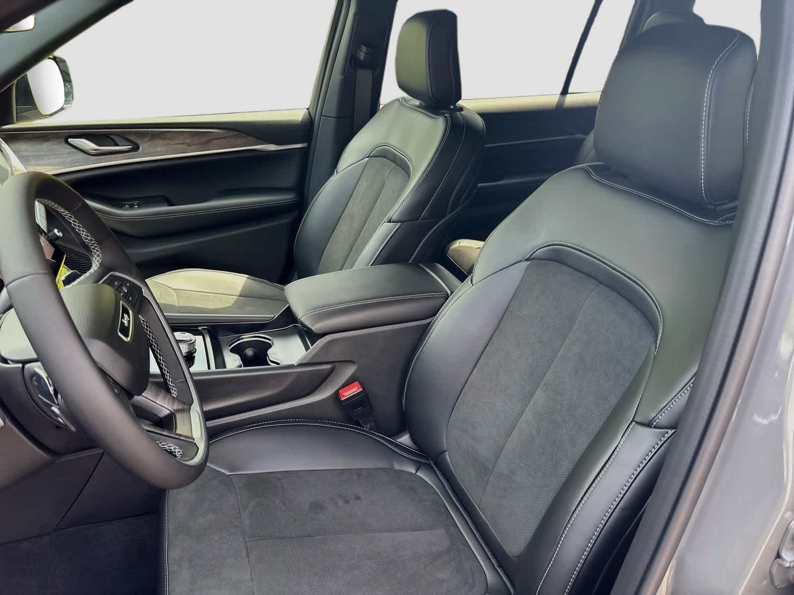 2027 Jeep Grand Cherokee GRAND CHEROKEE L LAREDO ALTITUDE 4X4