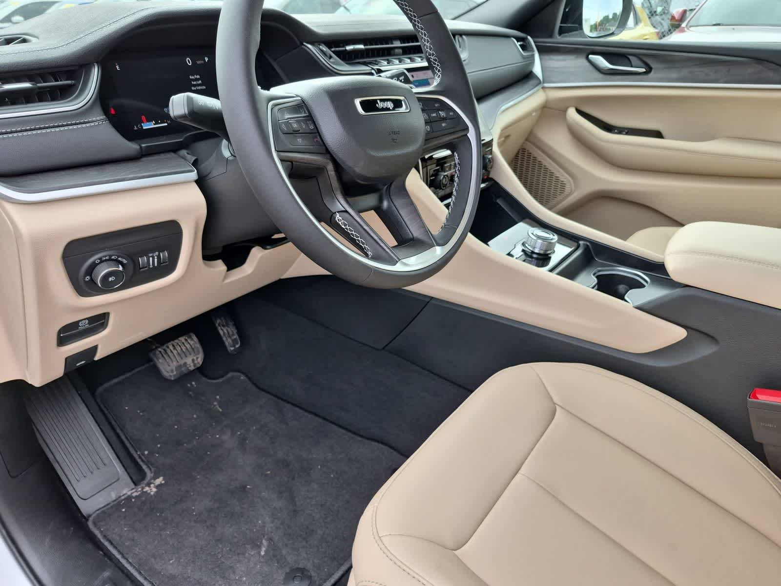 2025 Jeep Grand Cherokee GRAND CHEROKEE L LIMITED 4X4