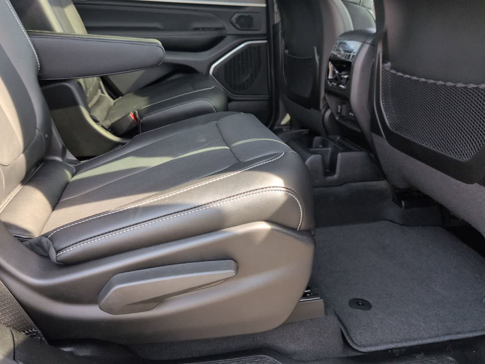 2026 Jeep Grand Cherokee GRAND CHEROKEE L LIMITED RESERVE 4X4