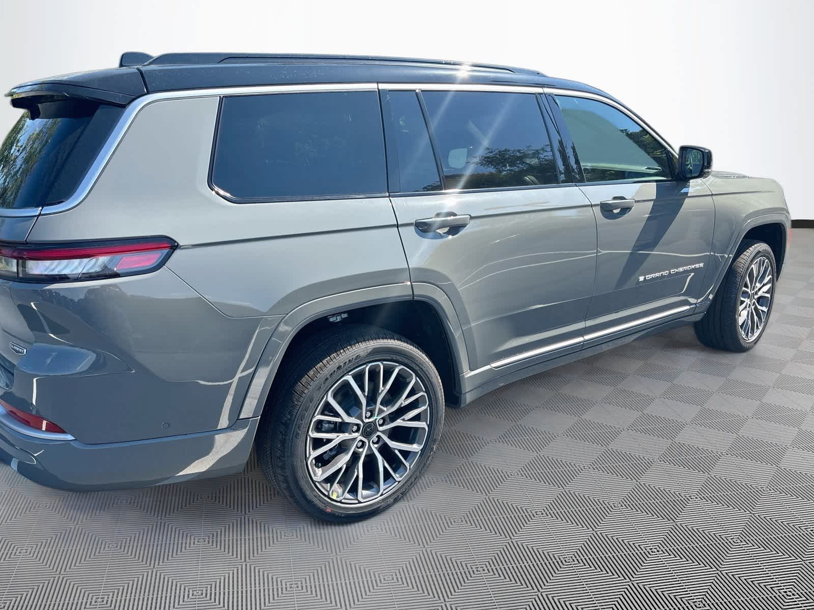 2027 Jeep Grand Cherokee GRAND CHEROKEE L SUMMIT 4X4