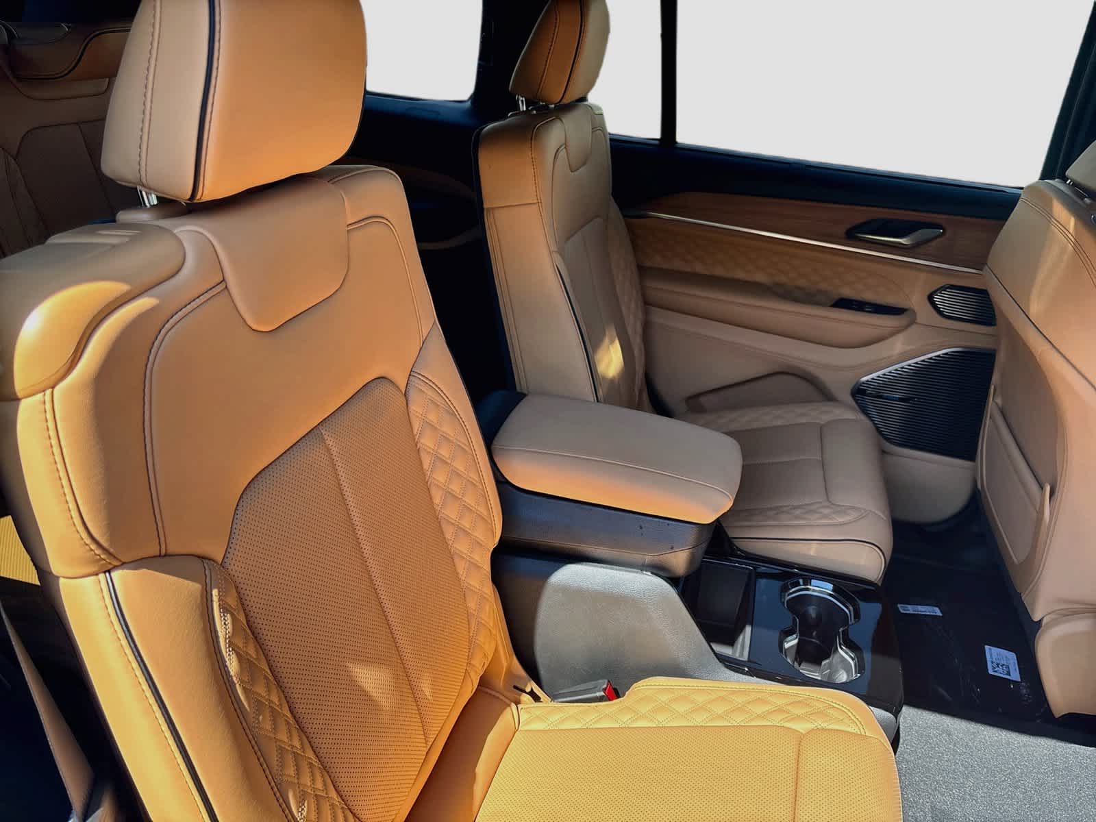 2027 Jeep Grand Cherokee GRAND CHEROKEE L SUMMIT 4X4