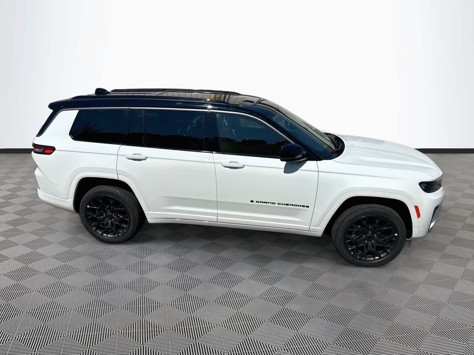2027 Jeep Grand Cherokee GRAND CHEROKEE L SUMMIT 4X4