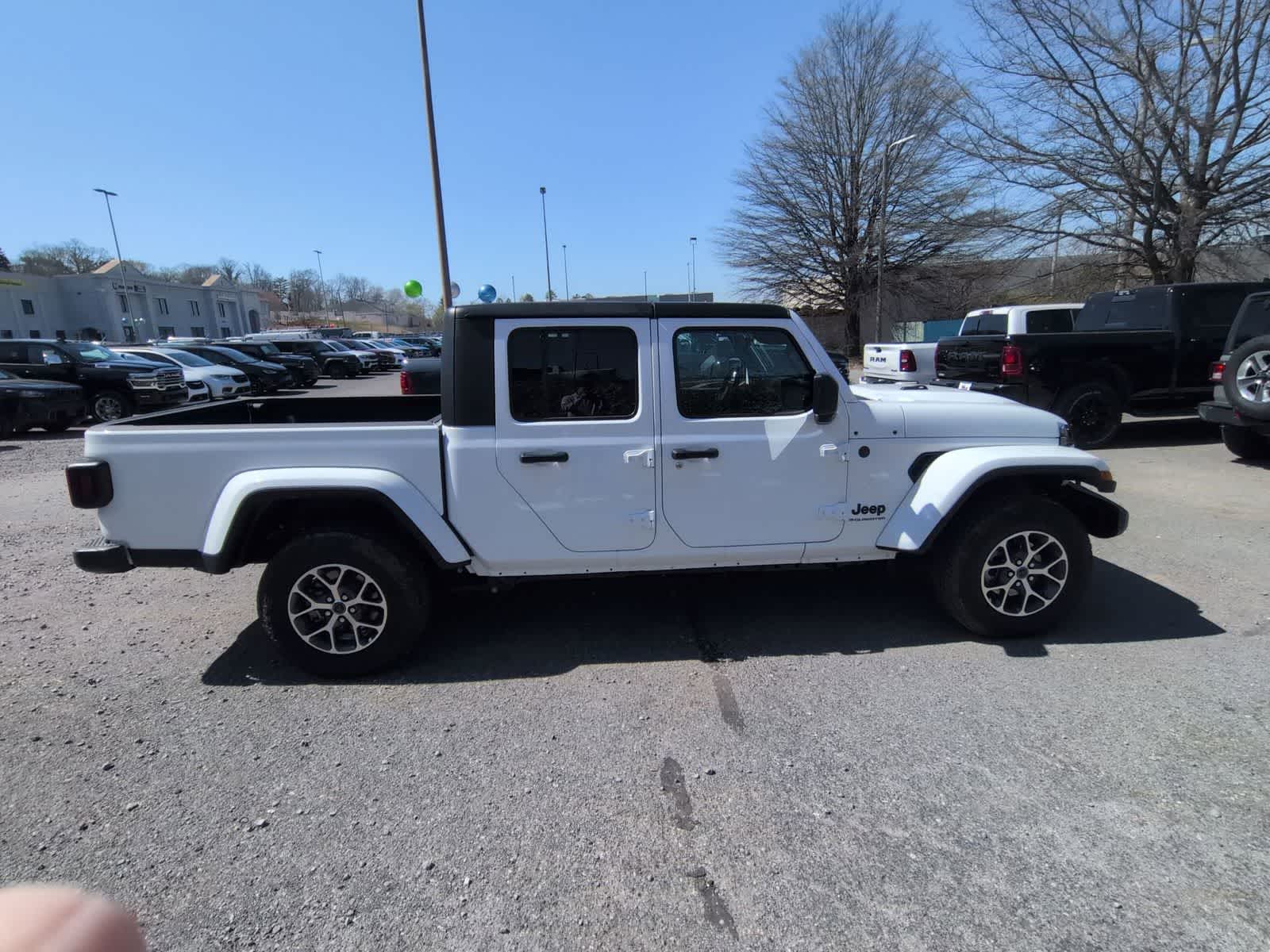 2026 Jeep Gladiator GLADIATOR SPORT S 4X4