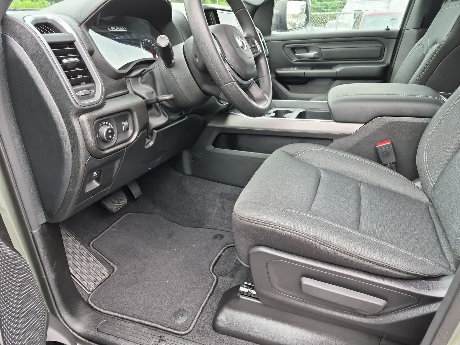 2026 RAM 1500 RAM 1500 EXPRESS CREW CAB 4X4 5'7' BOX
