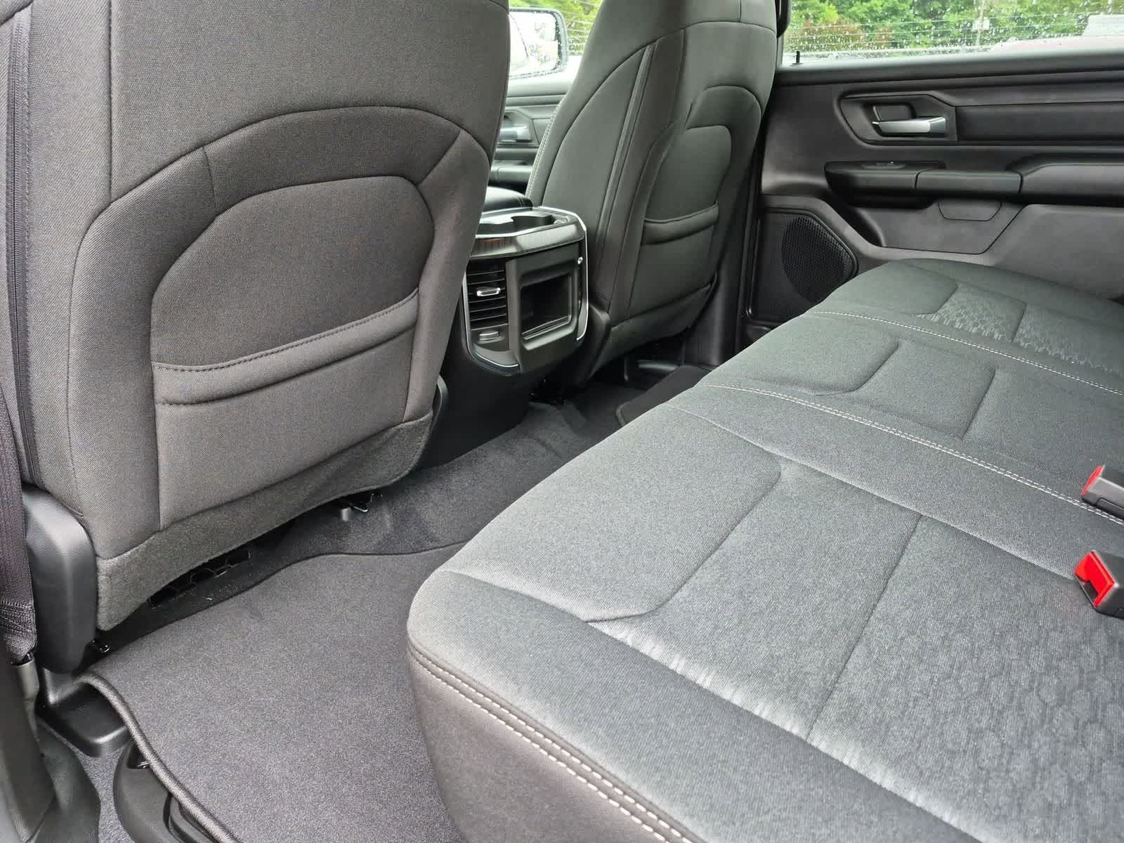 2026 RAM 1500 RAM 1500 EXPRESS CREW CAB 4X4 5'7' BOX