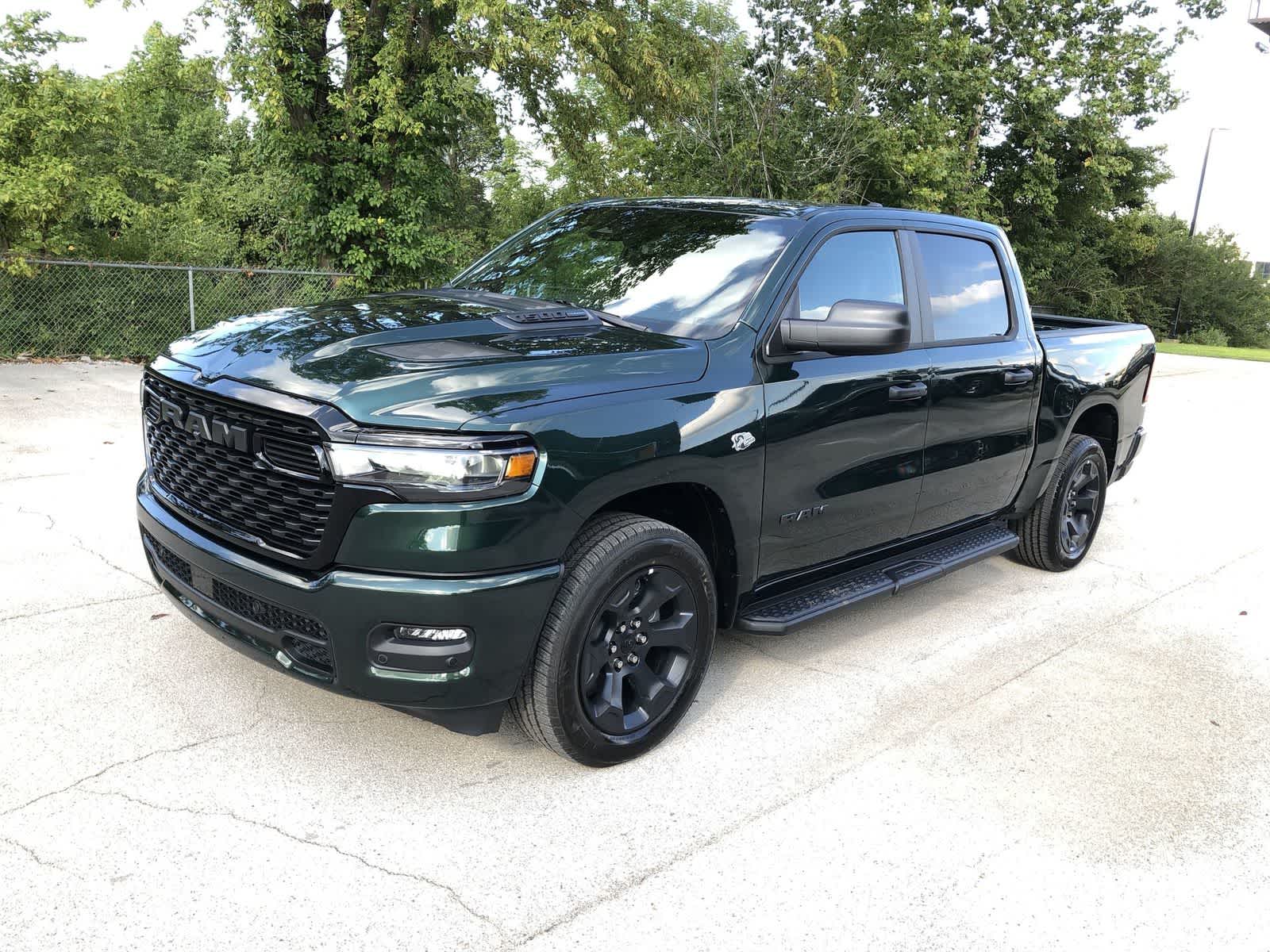 2026 RAM 1500 Express Crew Cab 4x4 5'7' Box