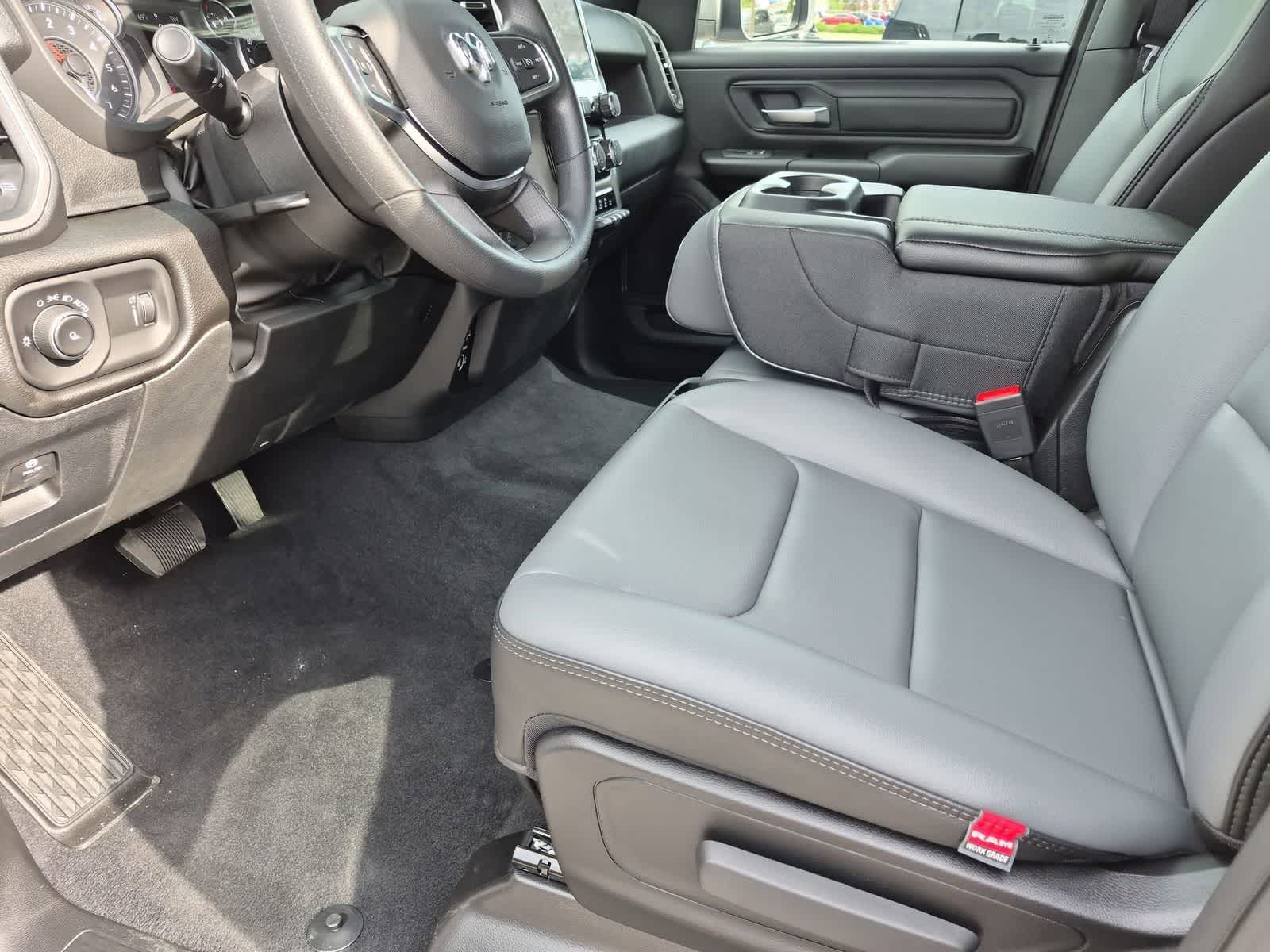 2026 RAM 1500 RAM 1500 TRADESMAN CREW CAB 4X4 5'7' BOX