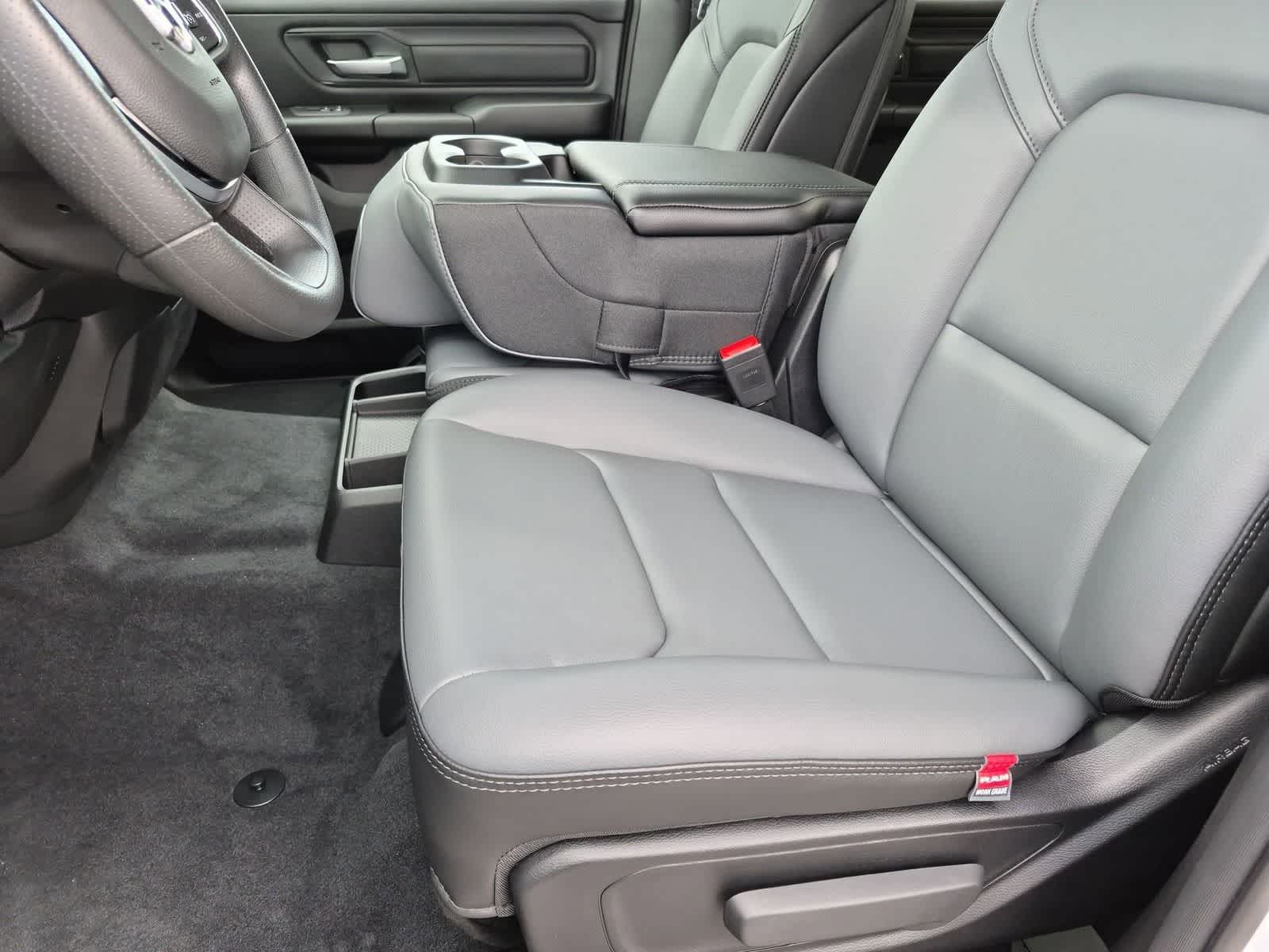 2026 RAM 1500 RAM 1500 TRADESMAN CREW CAB 4X4 5'7' BOX