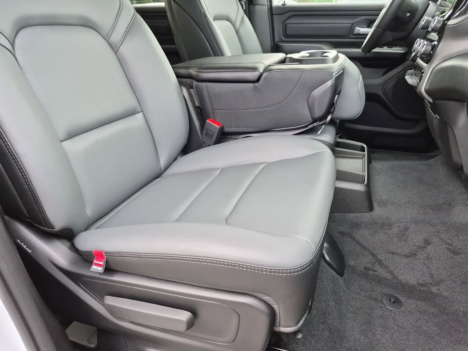 2026 RAM 1500 RAM 1500 TRADESMAN CREW CAB 4X4 5'7' BOX