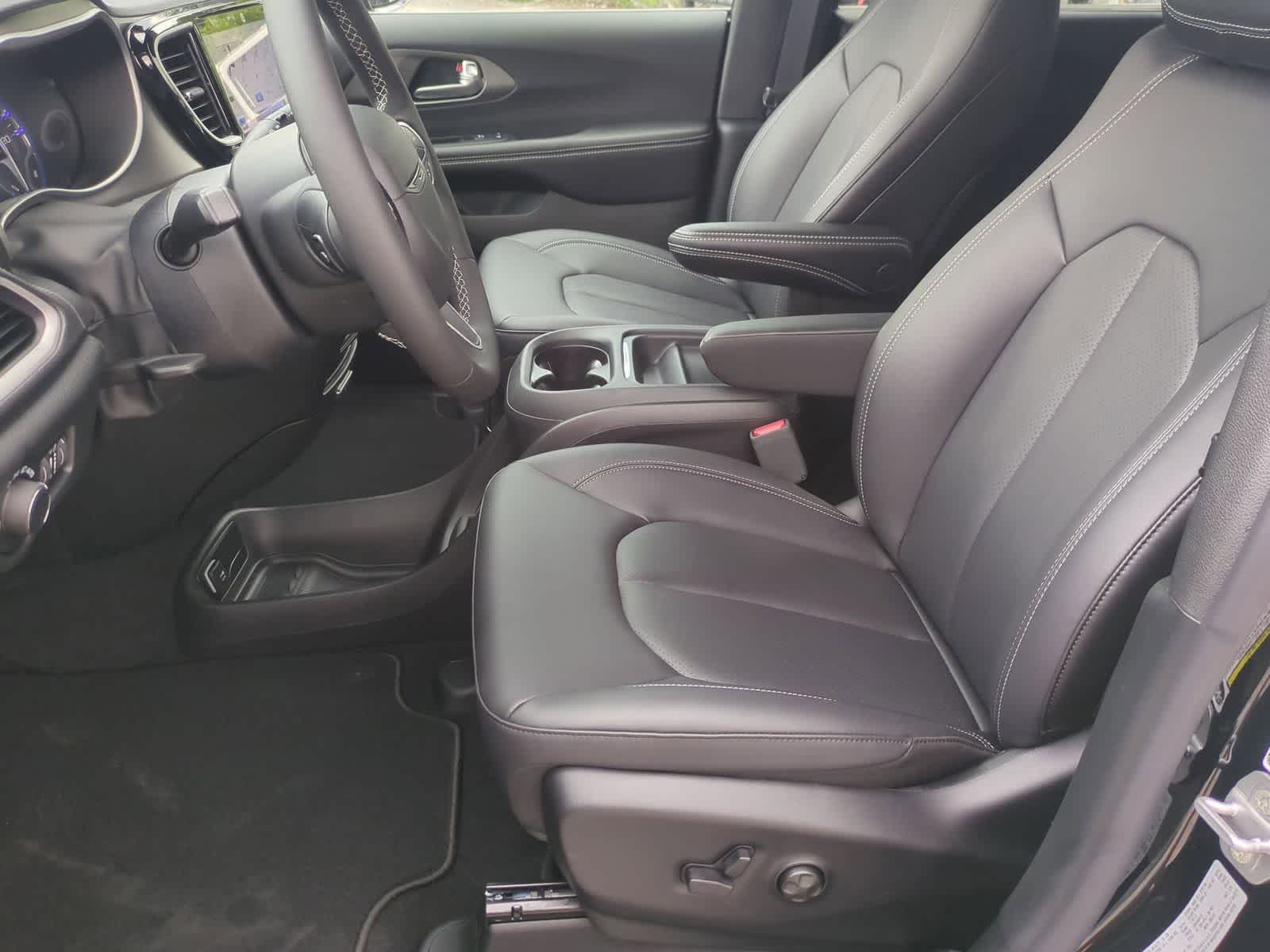 2027 Chrysler Pacifica PACIFICA SELECT