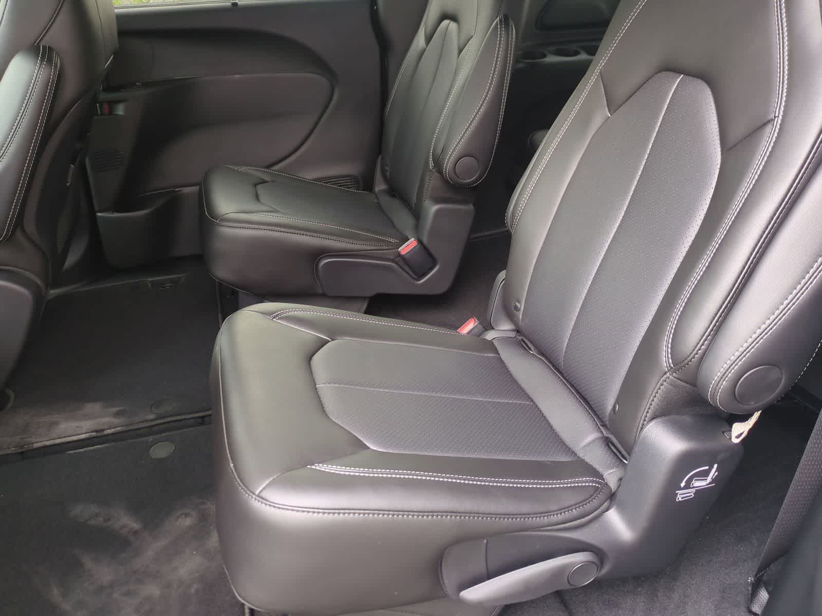 2027 Chrysler Pacifica PACIFICA SELECT