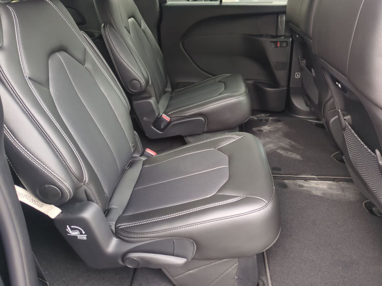 2027 Chrysler Pacifica PACIFICA SELECT