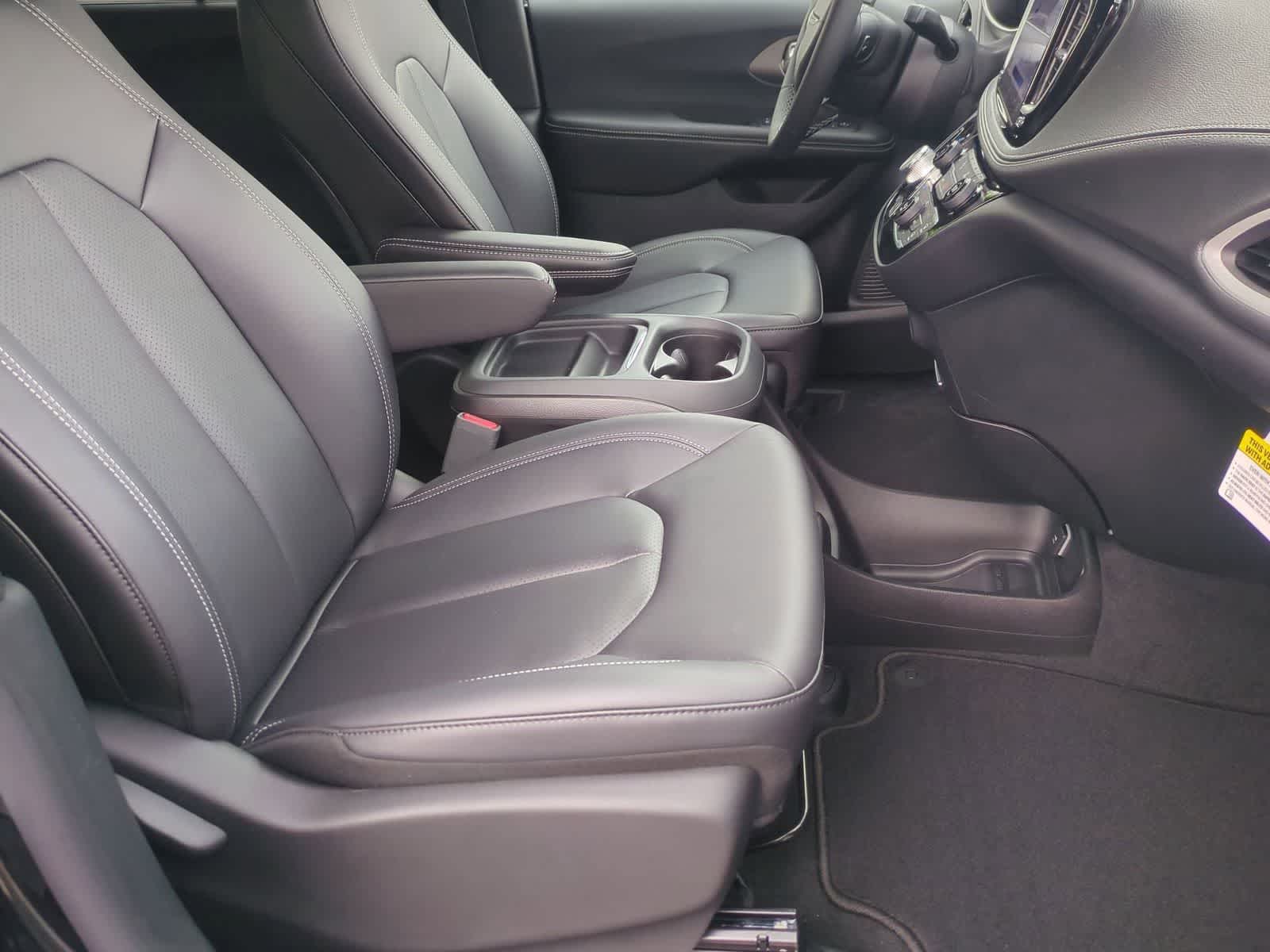 2027 Chrysler Pacifica PACIFICA SELECT