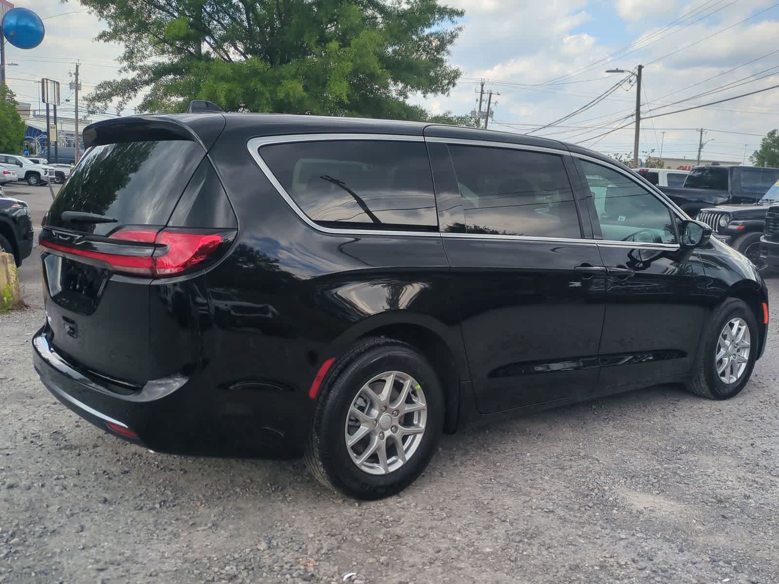 2027 Chrysler Pacifica PACIFICA SELECT