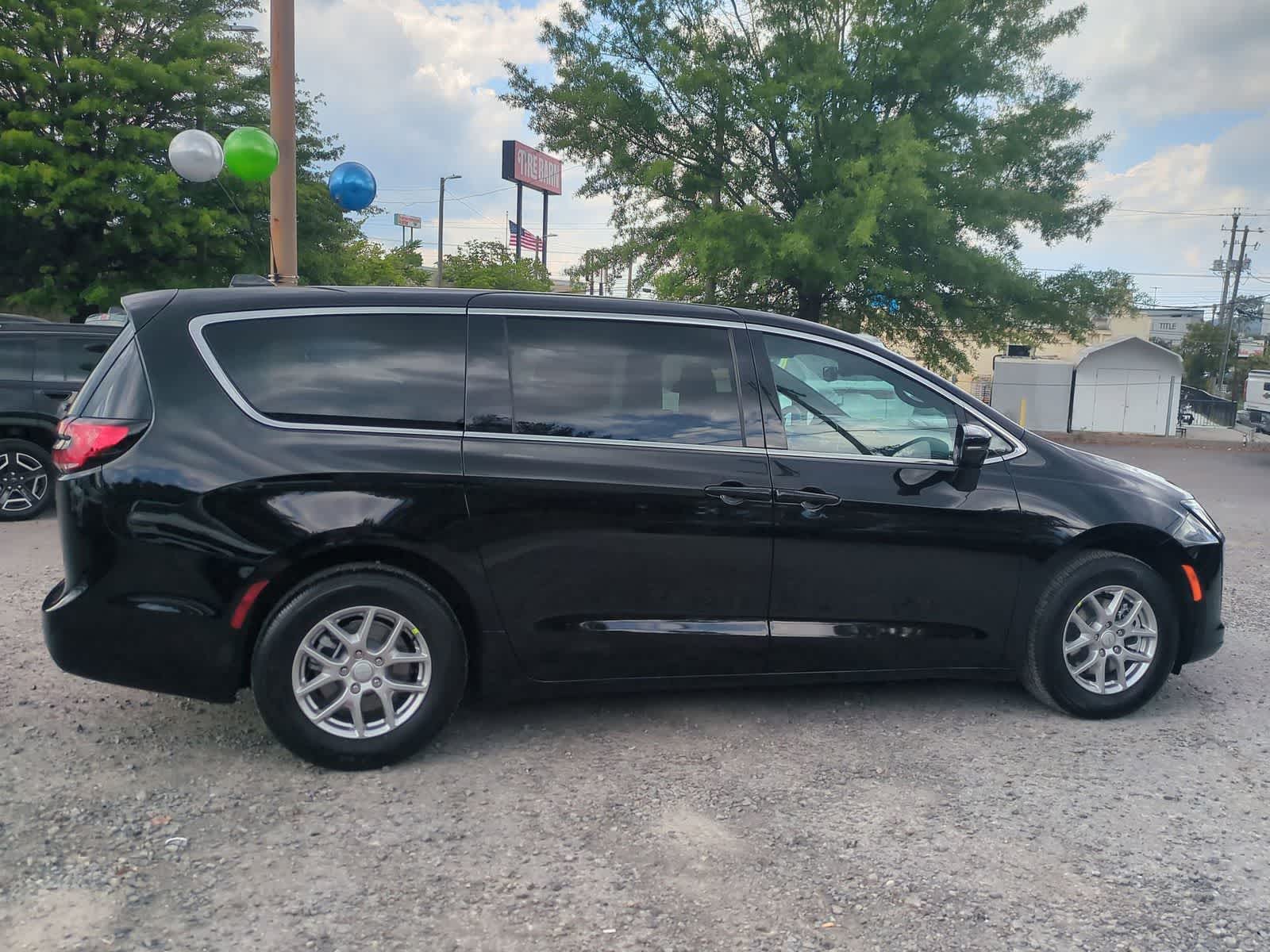 2027 Chrysler Pacifica PACIFICA SELECT