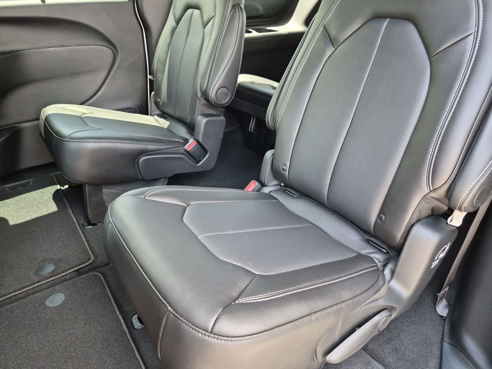 2027 Chrysler Pacifica PACIFICA SELECT