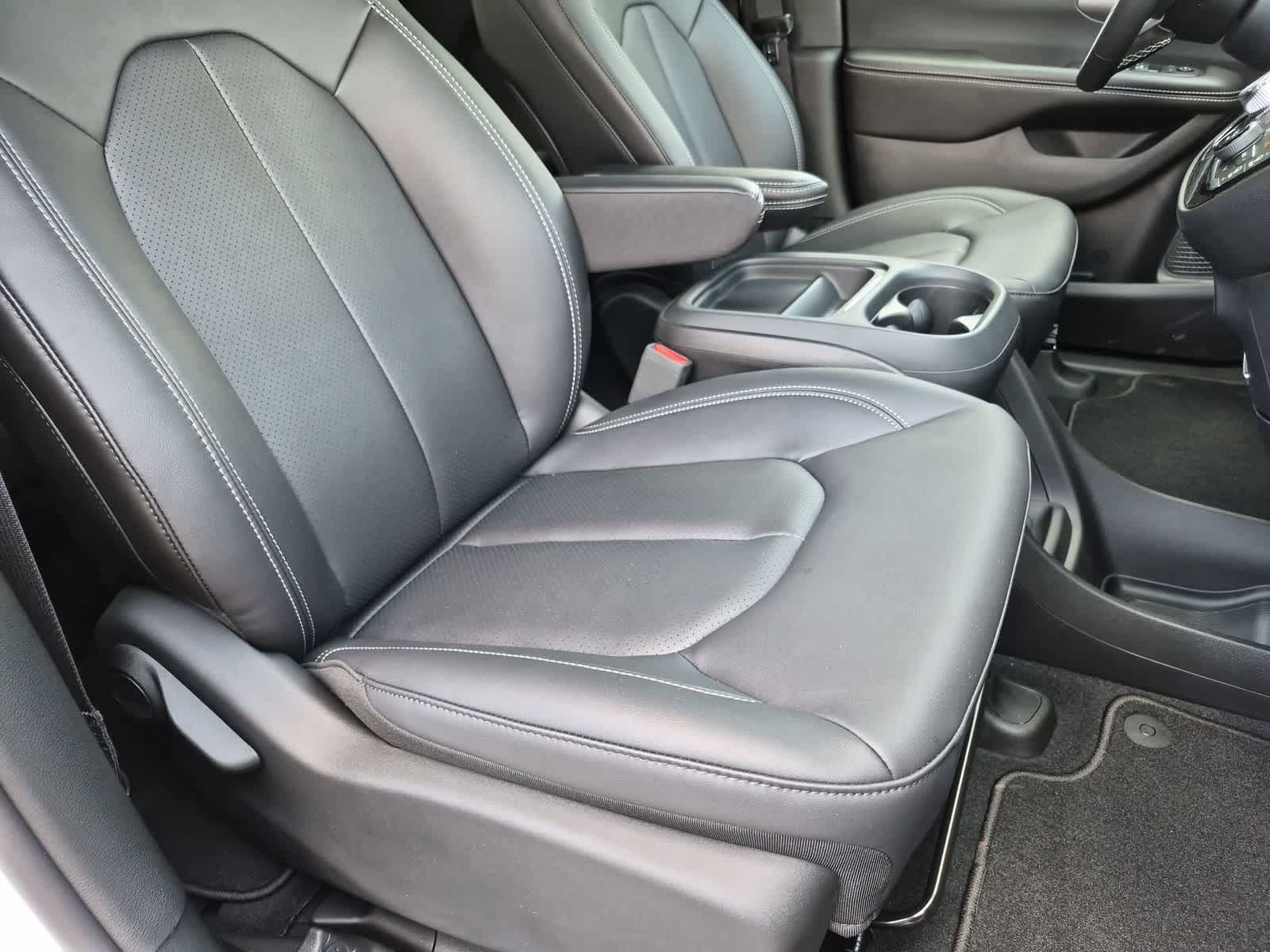2027 Chrysler Pacifica PACIFICA SELECT