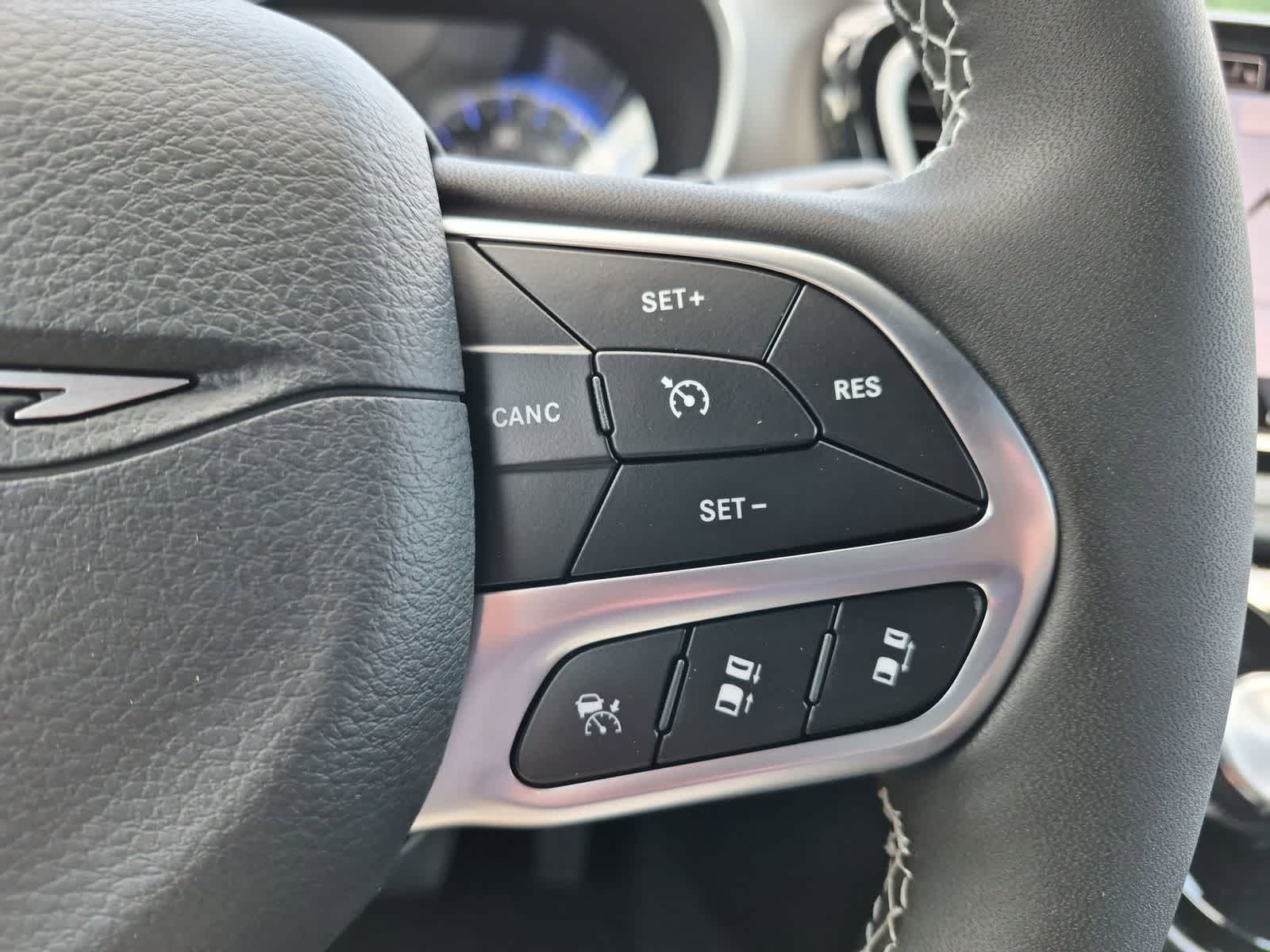 2027 Chrysler Pacifica PACIFICA SELECT