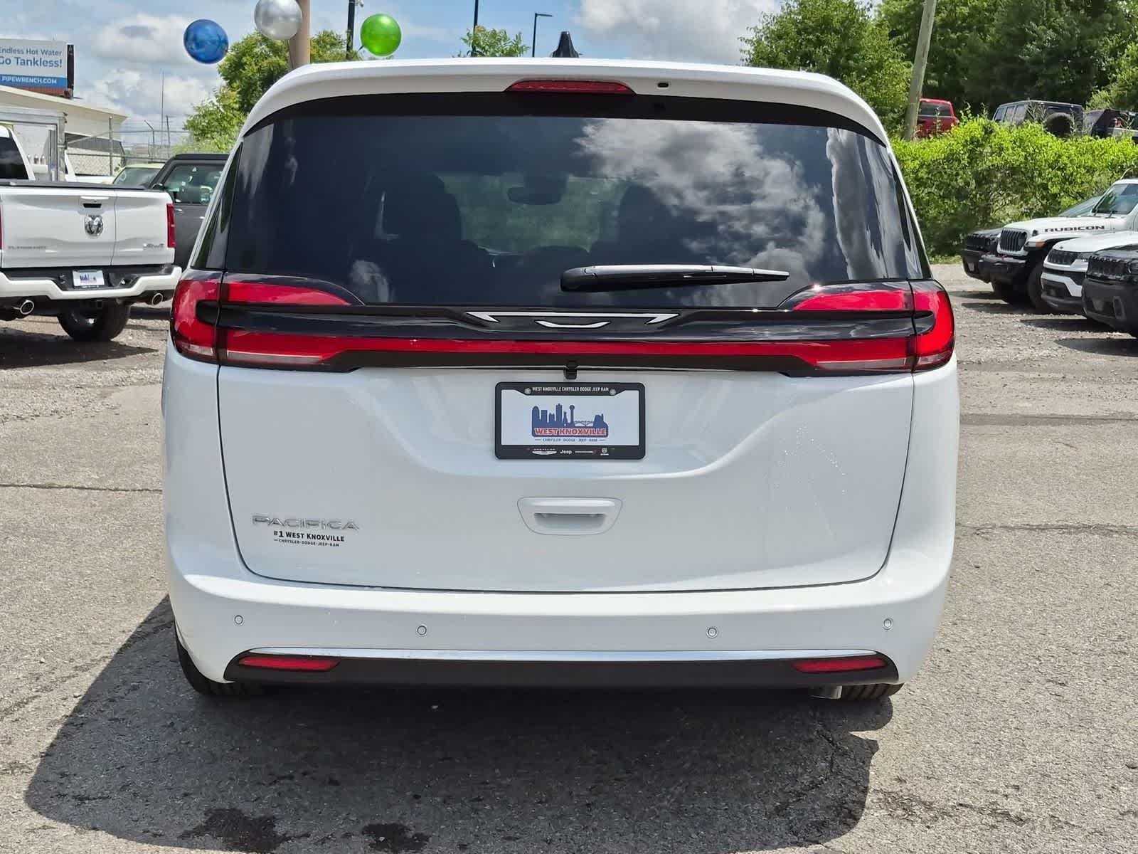2027 Chrysler Pacifica PACIFICA SELECT