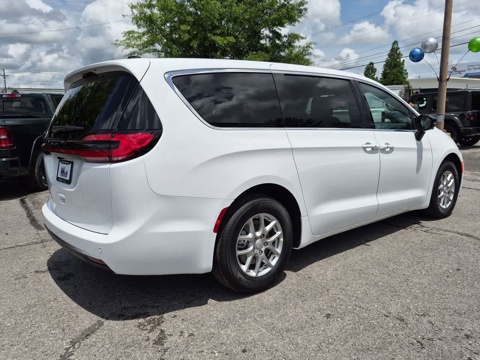2027 Chrysler Pacifica PACIFICA SELECT