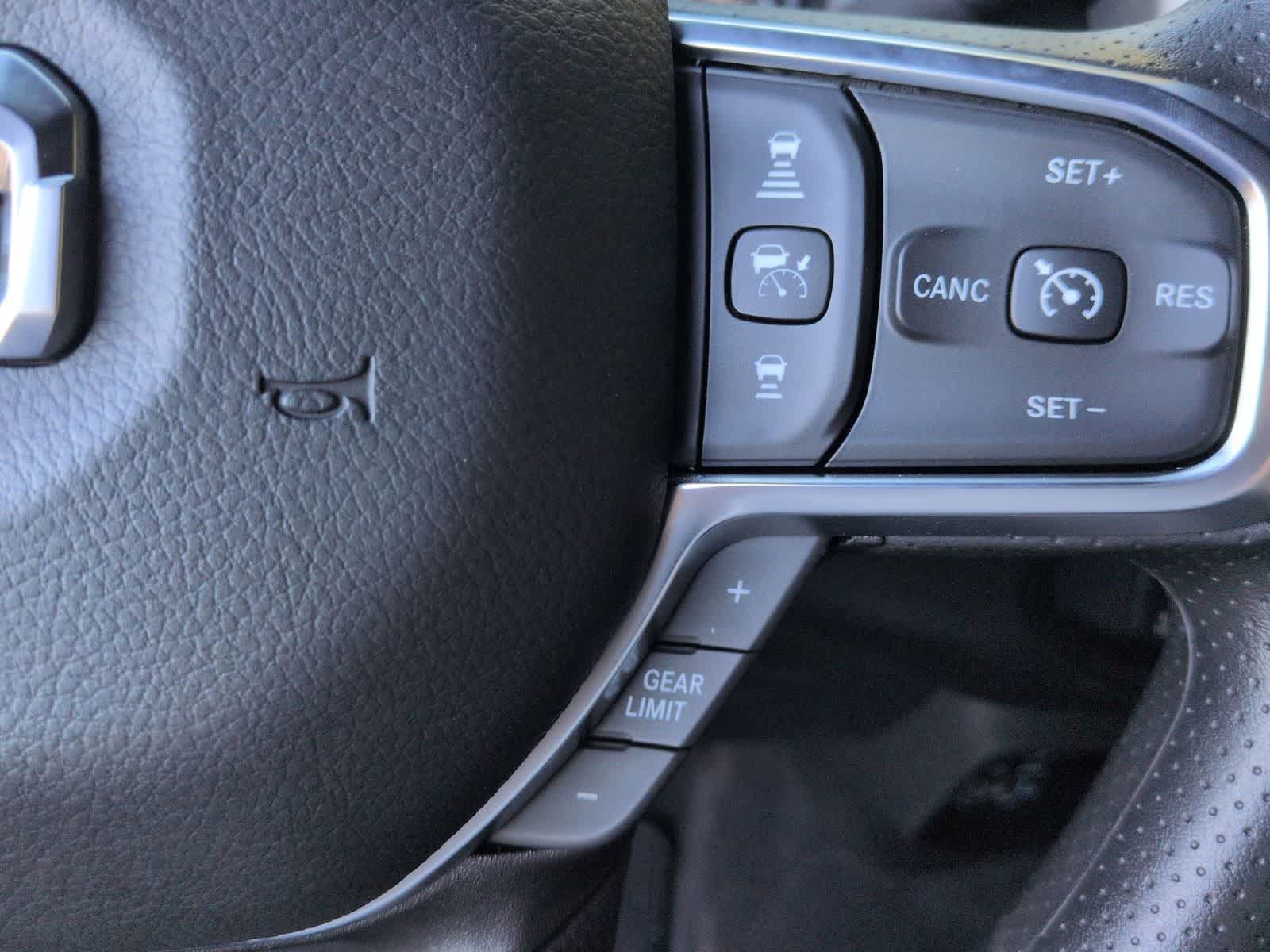 2026 RAM 2500 RAM 2500 TRADESMAN CREW CAB 4X4 6'4' BOX