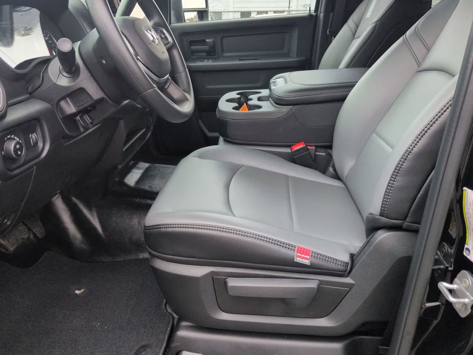 2026 RAM 3500 RAM 3500 TRADESMAN CREW CAB 4X4 8' BOX