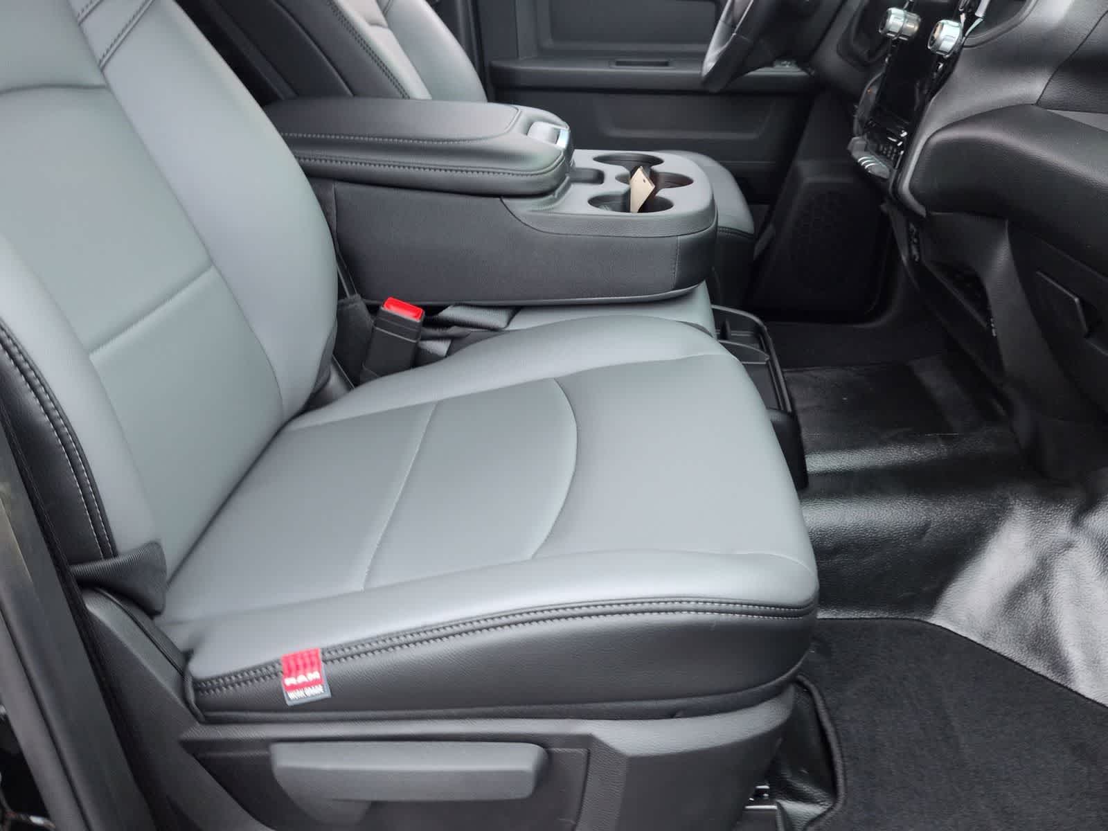 2026 RAM 3500 RAM 3500 TRADESMAN CREW CAB 4X4 8' BOX