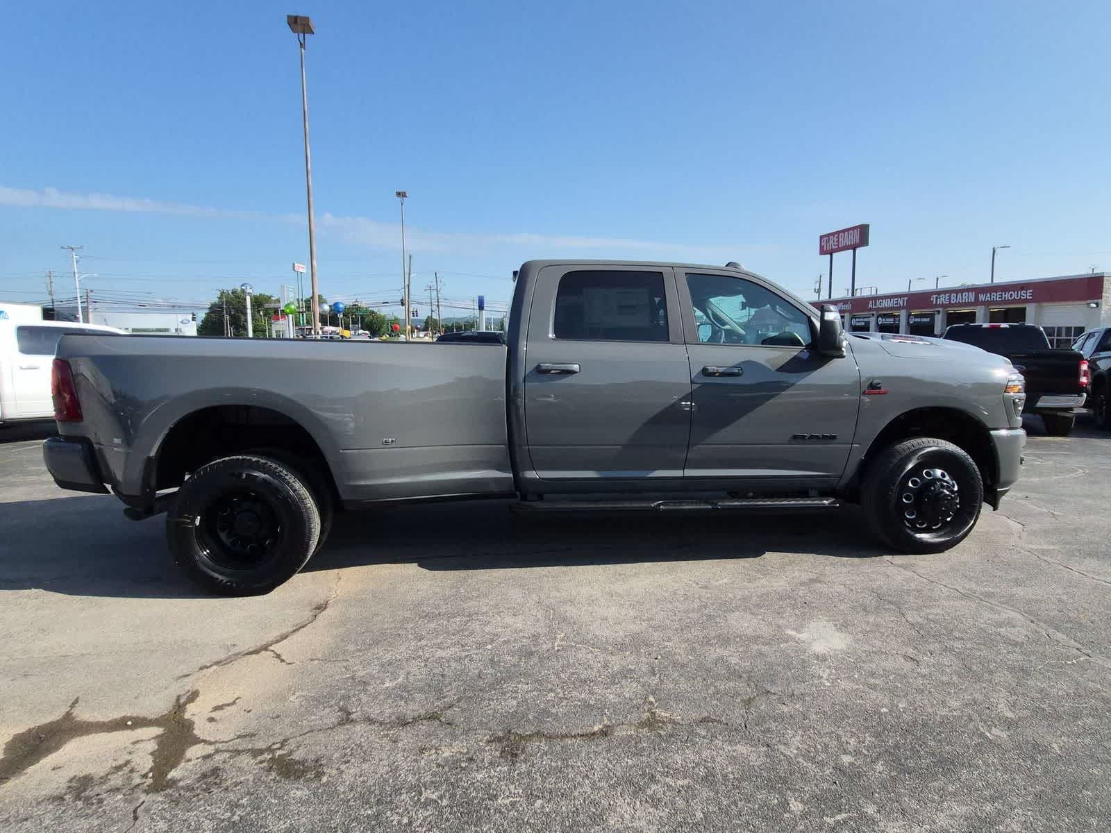 2026 RAM 3500 RAM 3500 LARAMIE CREW CAB 4X4 8' BOX